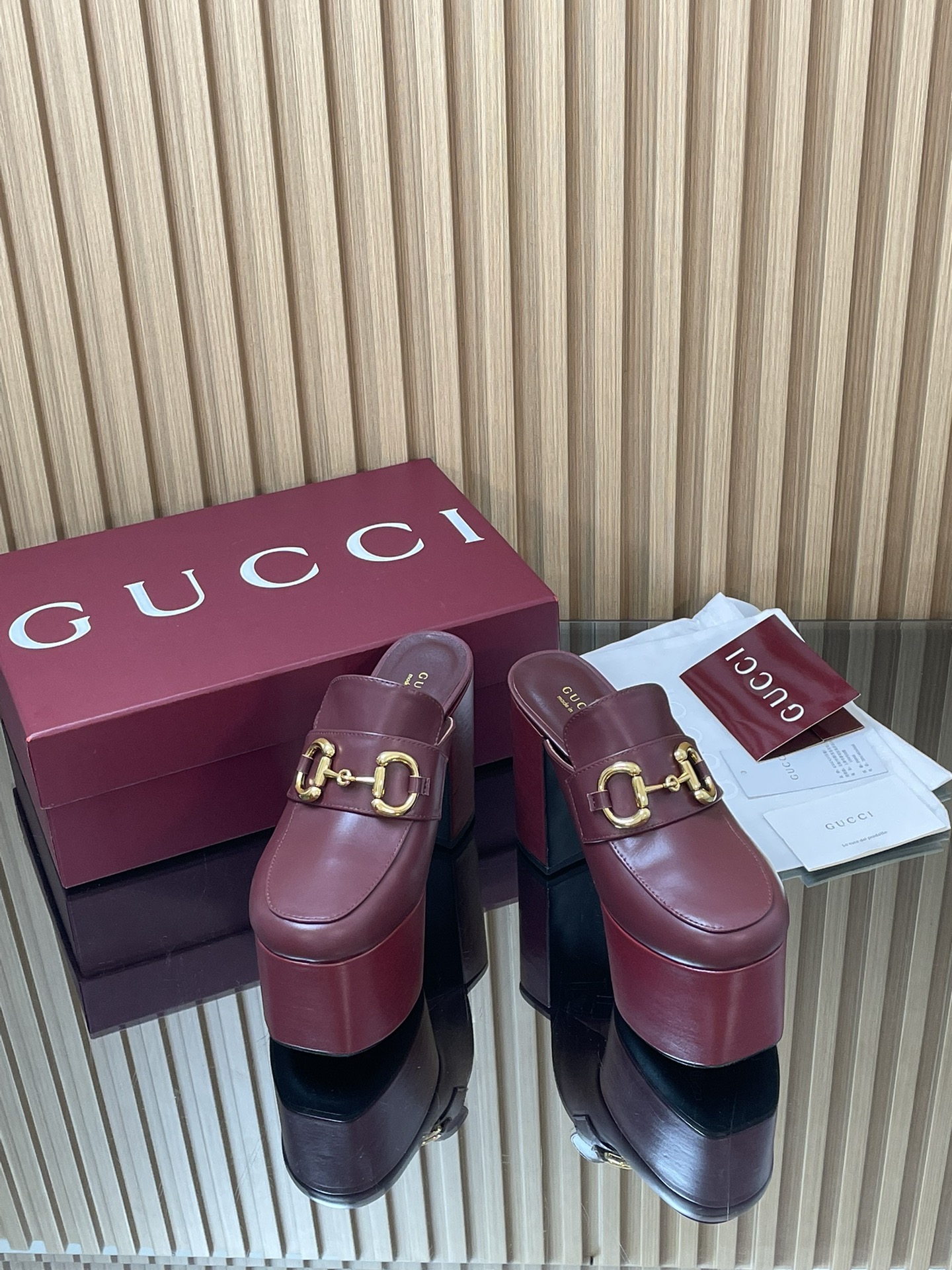 GUCCI グッチ フラットシューズ 本革 通勤 ブラック - 画像 2