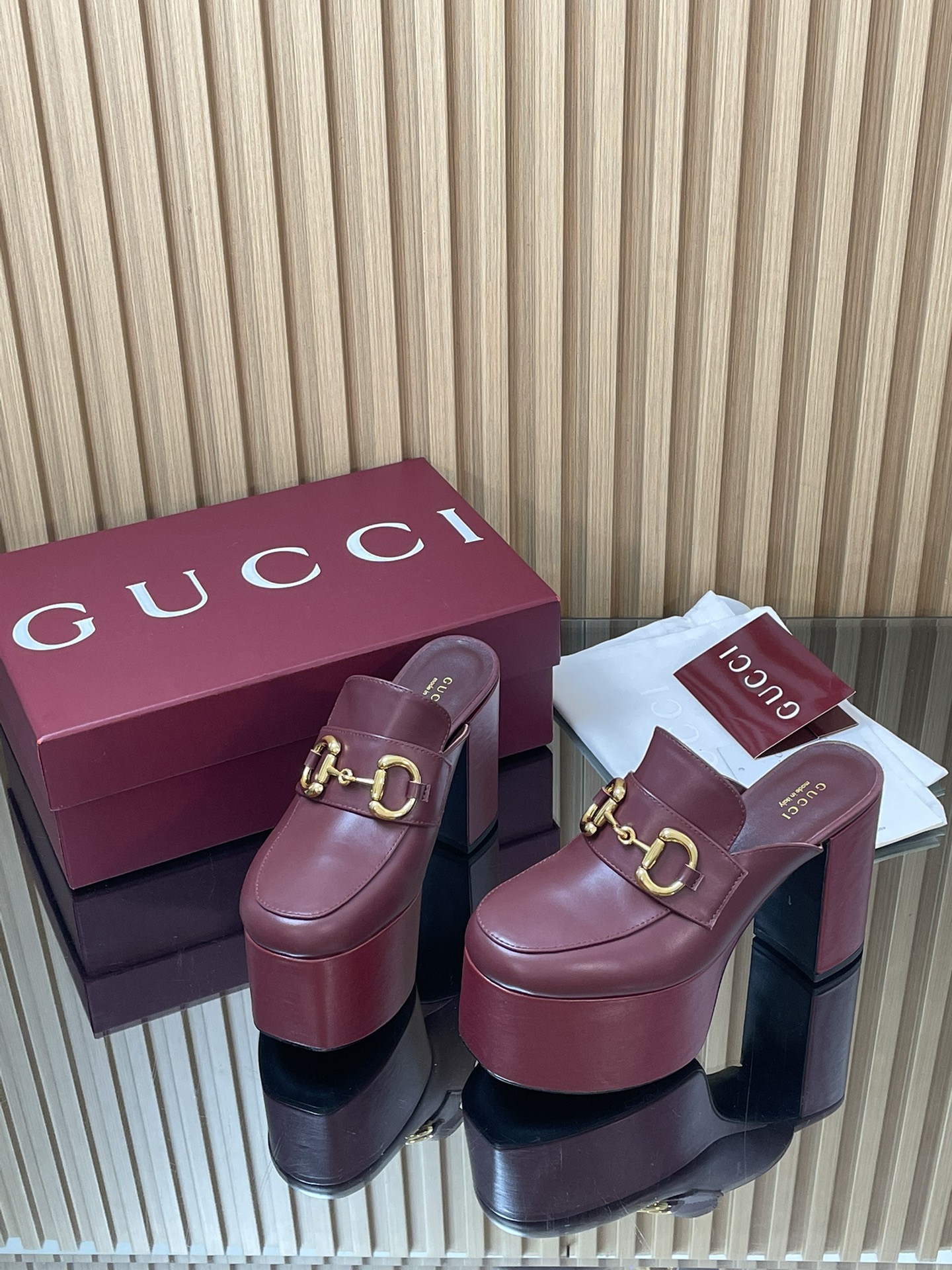 GUCCI グッチ フラットシューズ 本革 通勤 ブラック - 画像 3