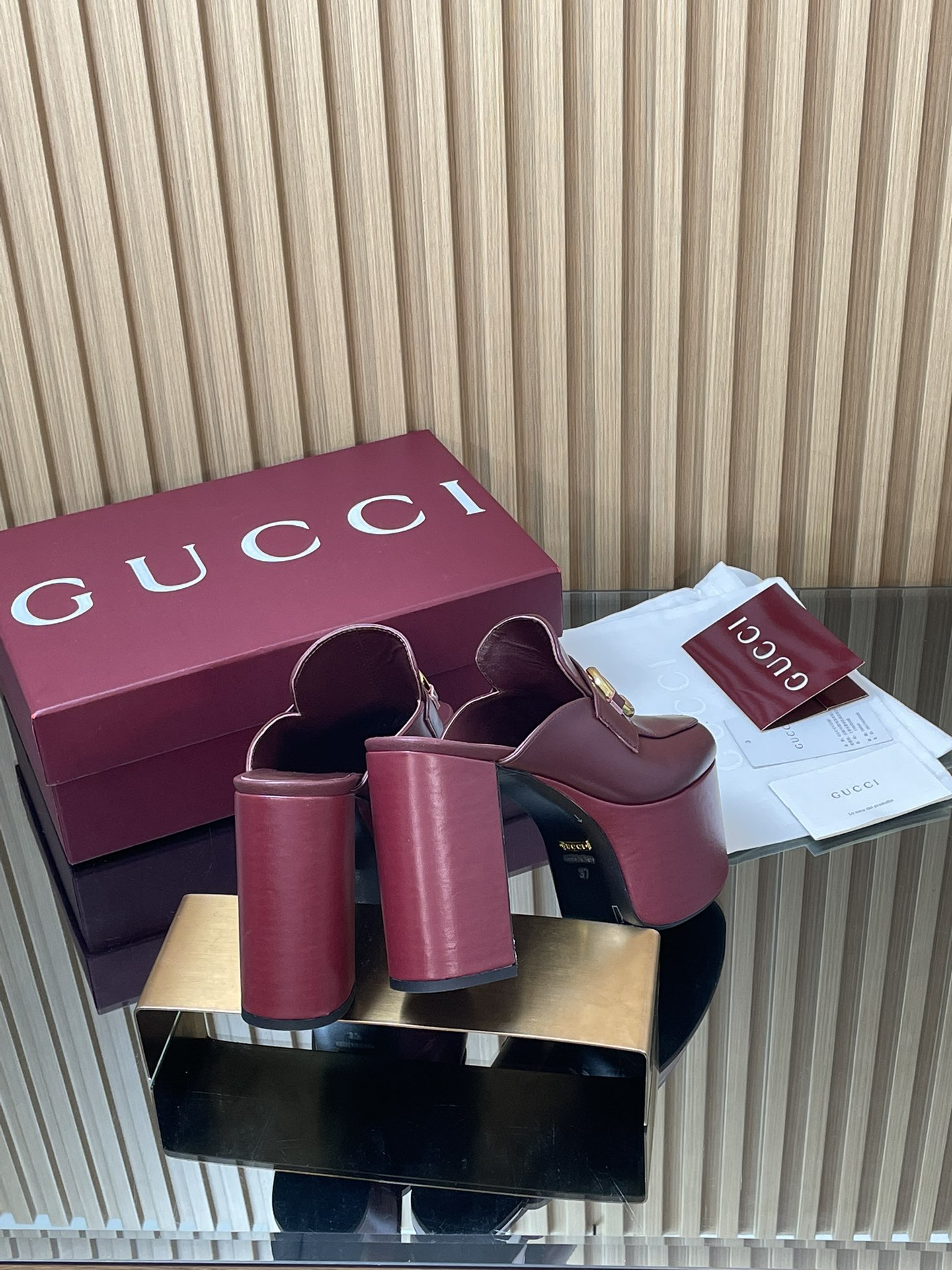 GUCCI グッチ フラットシューズ 本革 通勤 ブラック - 画像 5