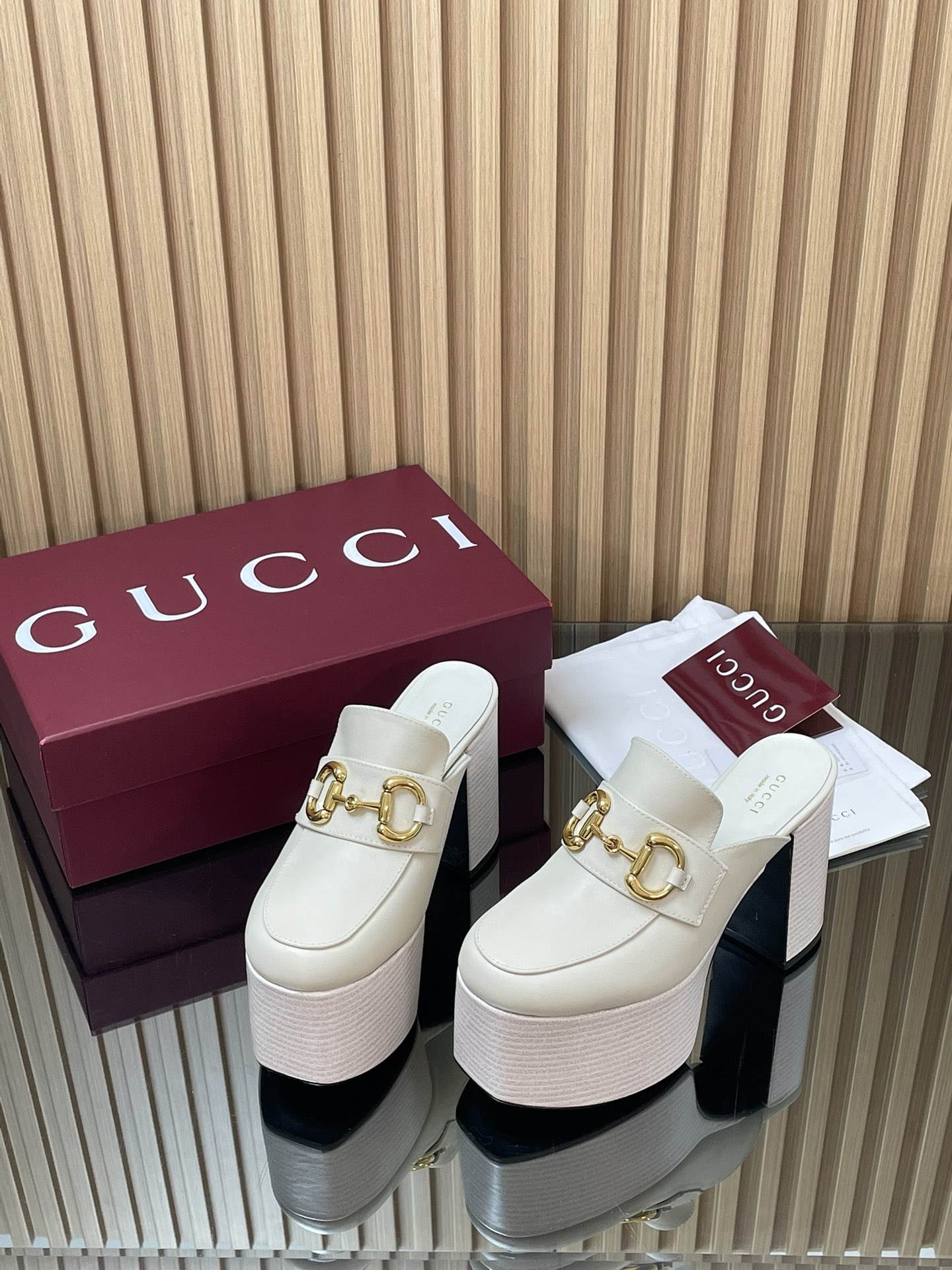 GUCCI グッチ フラットシューズ 本革 レディース オフホワイト 全1色 - 画像 3