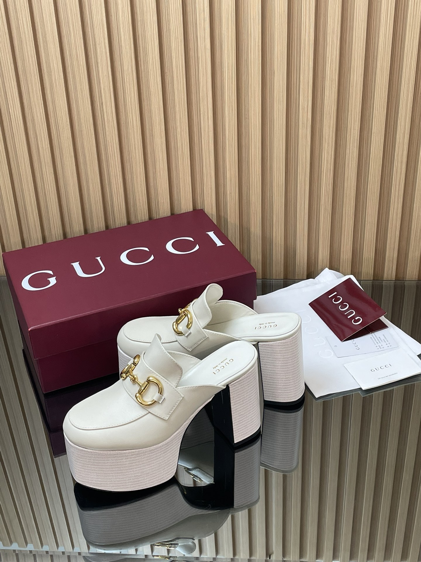 GUCCI グッチ フラットシューズ 本革 レディース オフホワイト 全1色 - 画像 4