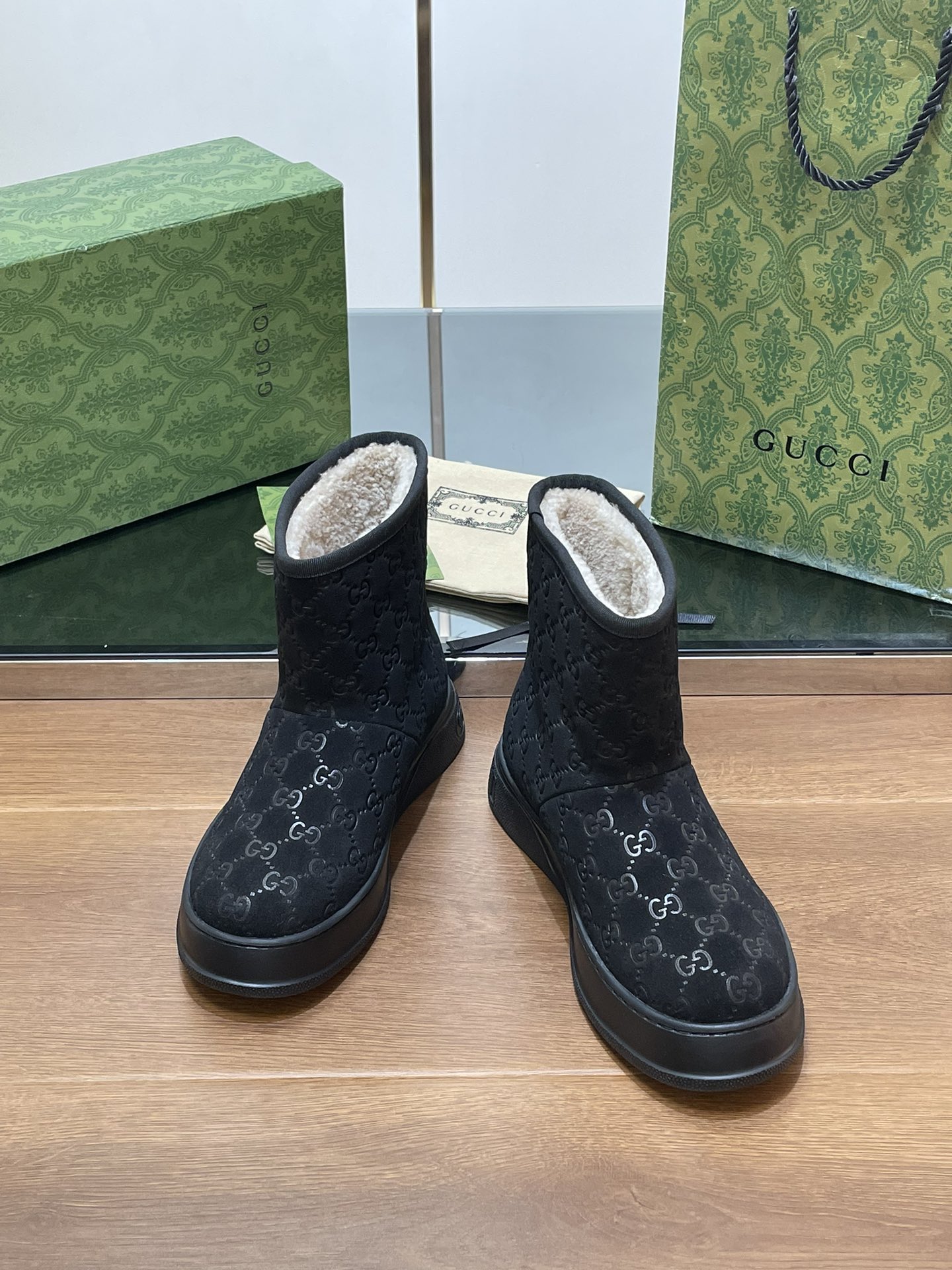 GUCCI グッチ ブーツ フラットシューズ 本革 保温 ブラック - 画像 3