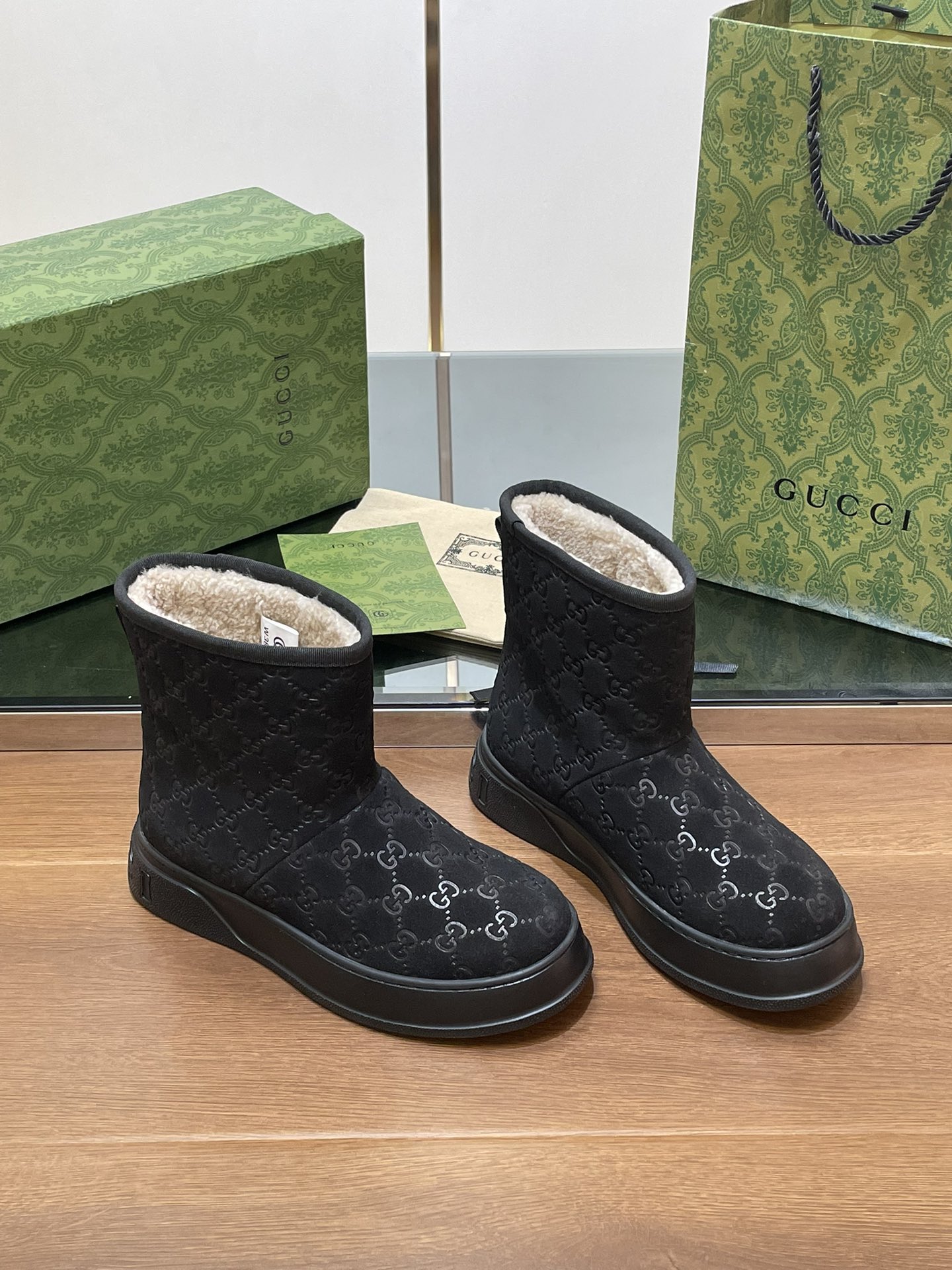 GUCCI グッチ ブーツ フラットシューズ 本革 保温 ブラック - 画像 4