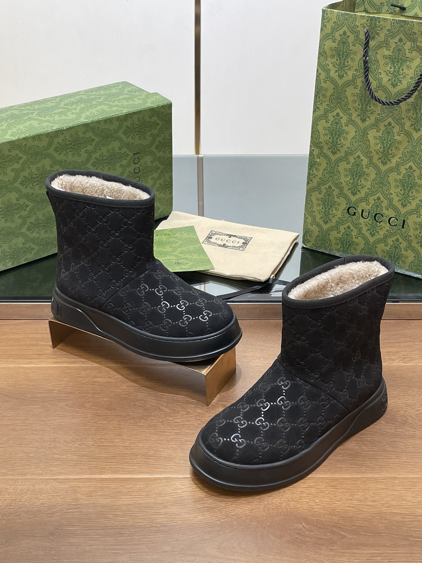 GUCCI グッチ ブーツ フラットシューズ 本革 保温 ブラック - 画像 5