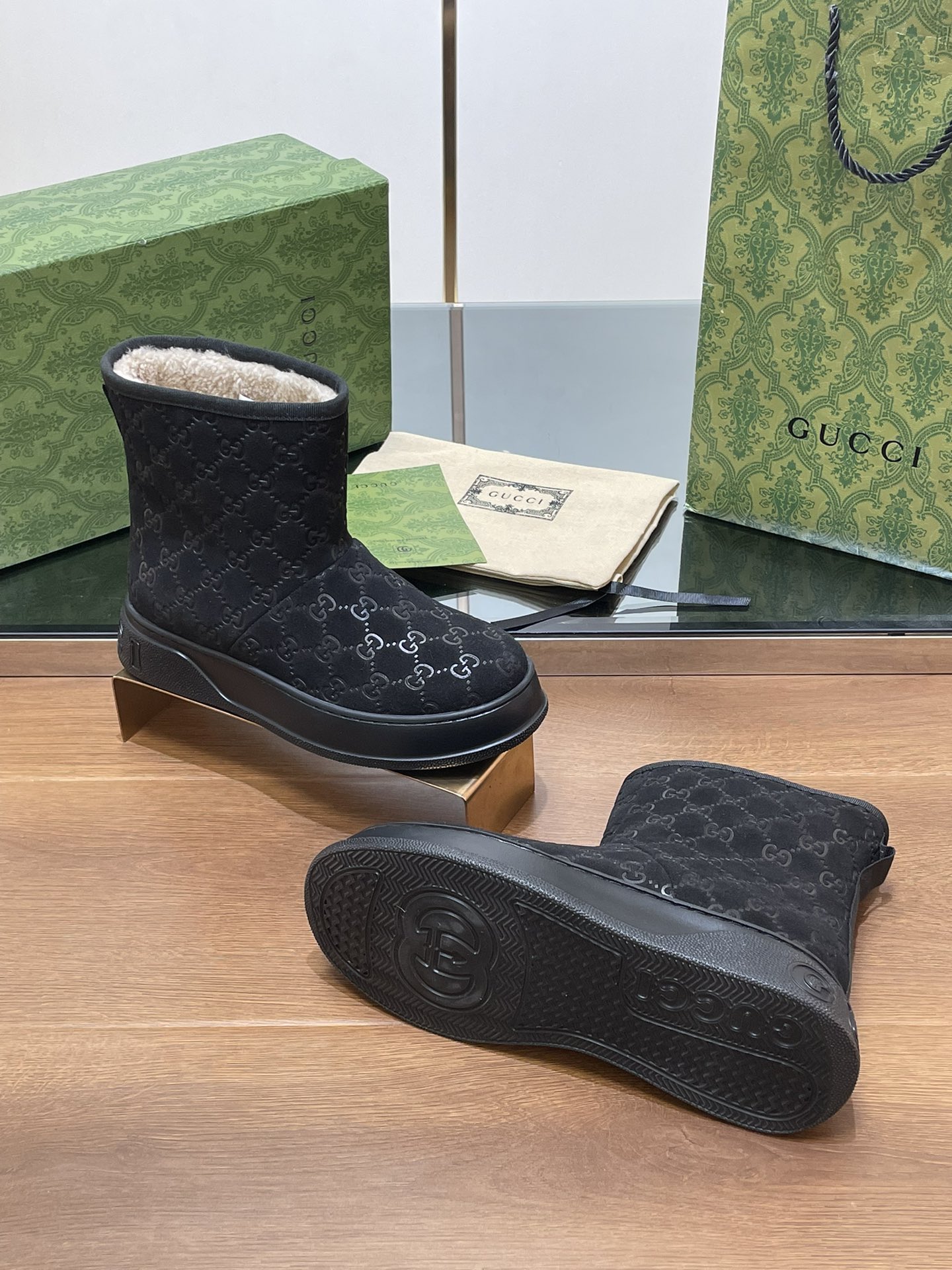 GUCCI グッチ ブーツ フラットシューズ 本革 保温 ブラック - 画像 9