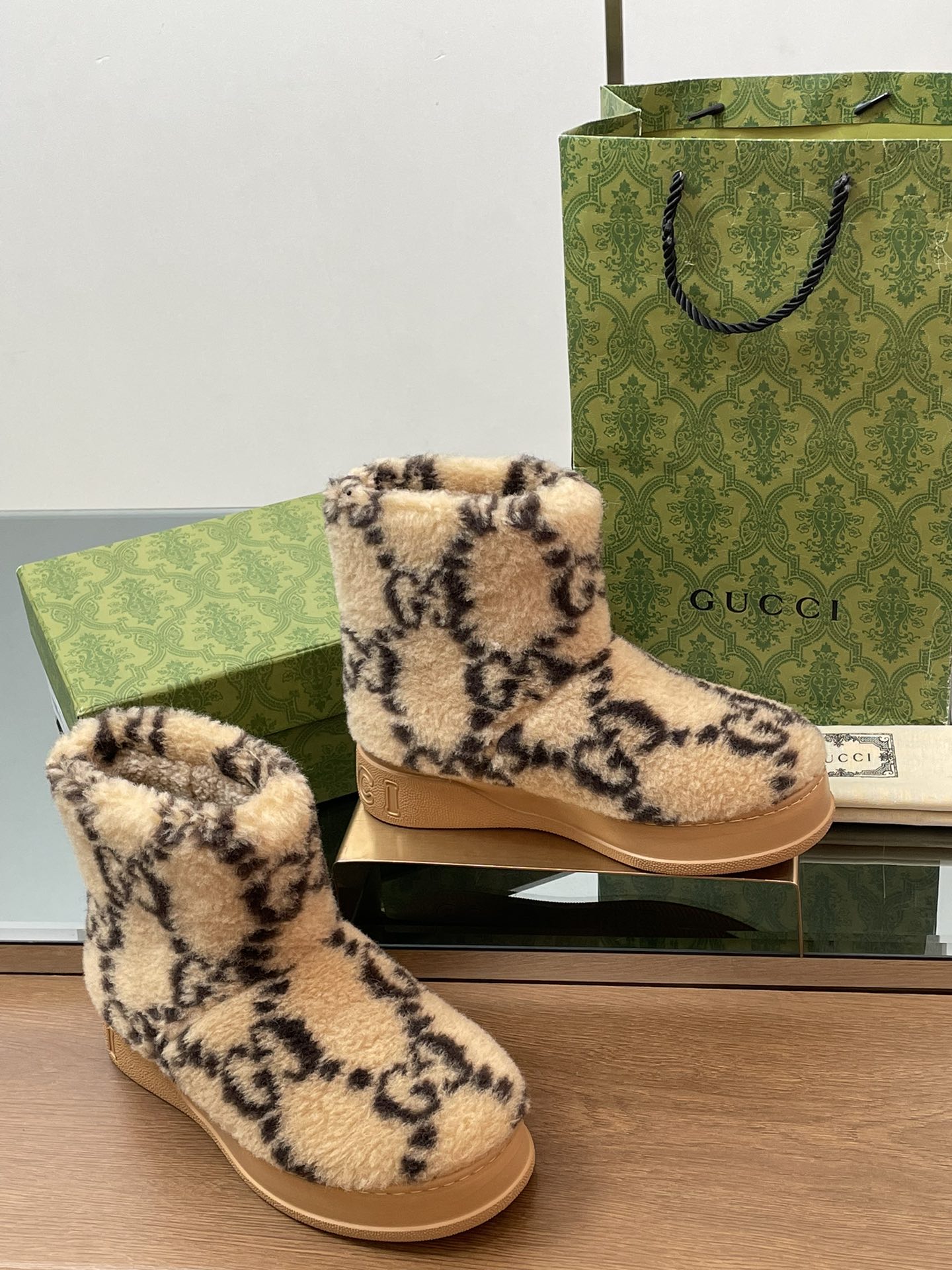 GUCCI グッチ フラットブーツ 本革 軽量 ブラック 全1色