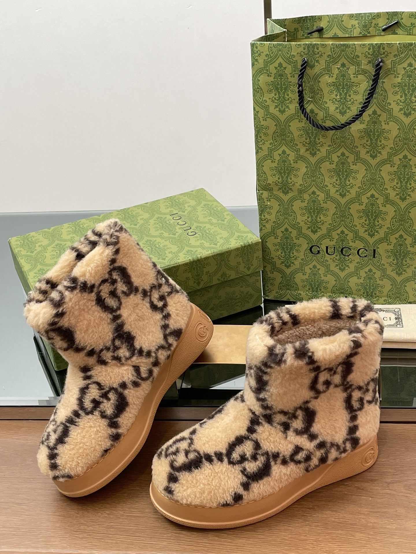 GUCCI グッチ フラットブーツ 本革 軽量 ブラック 全1色 - 画像 2