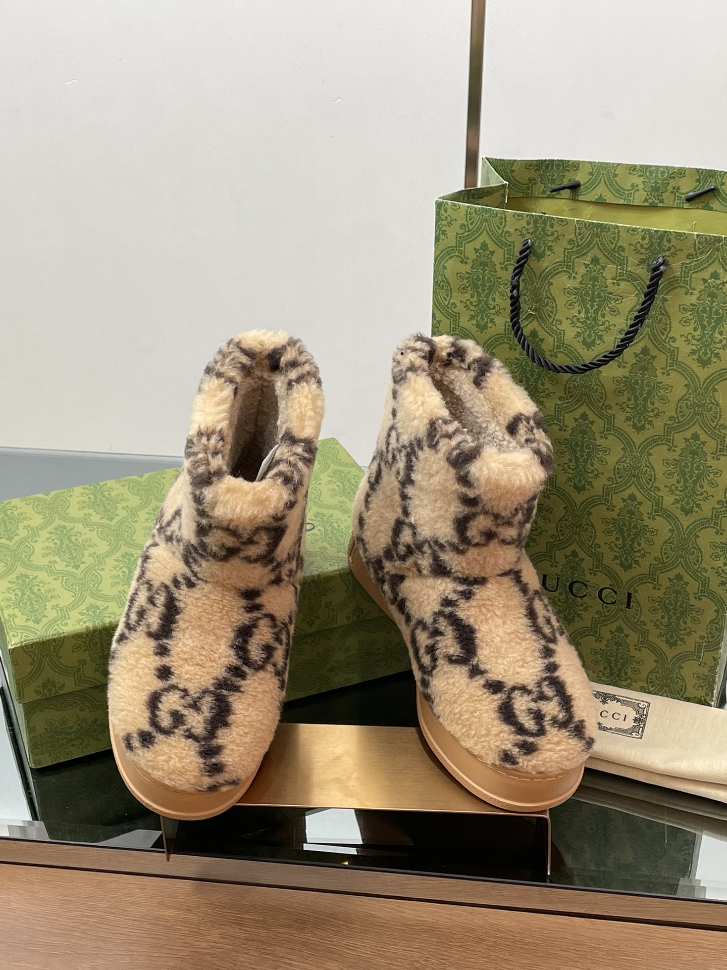 GUCCI グッチ フラットブーツ 本革 軽量 ブラック 全1色 - 画像 3