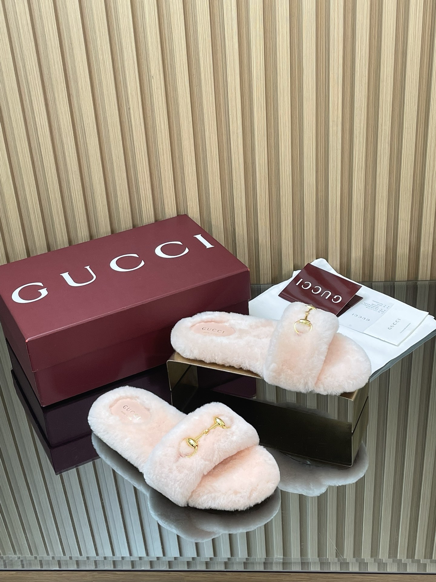 GUCCI グッチ フラットシューズ ファー 本革 ベージュ - 画像 2