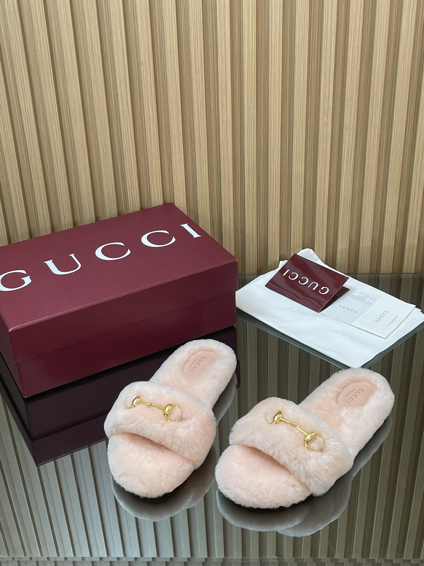 GUCCI グッチ フラットシューズ ファー 本革 ベージュ - 画像 3