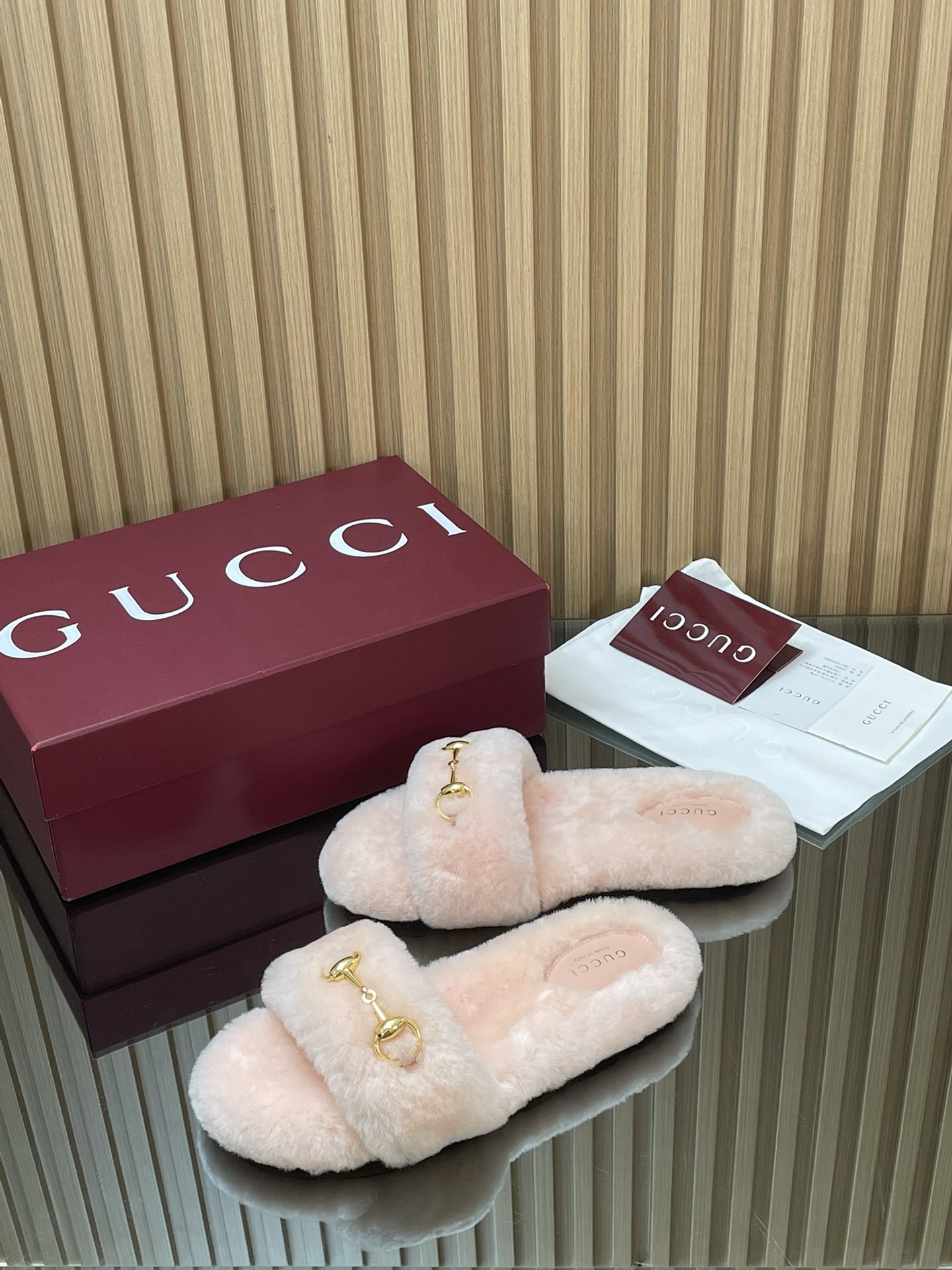 GUCCI グッチ フラットシューズ ファー 本革 ベージュ - 画像 4