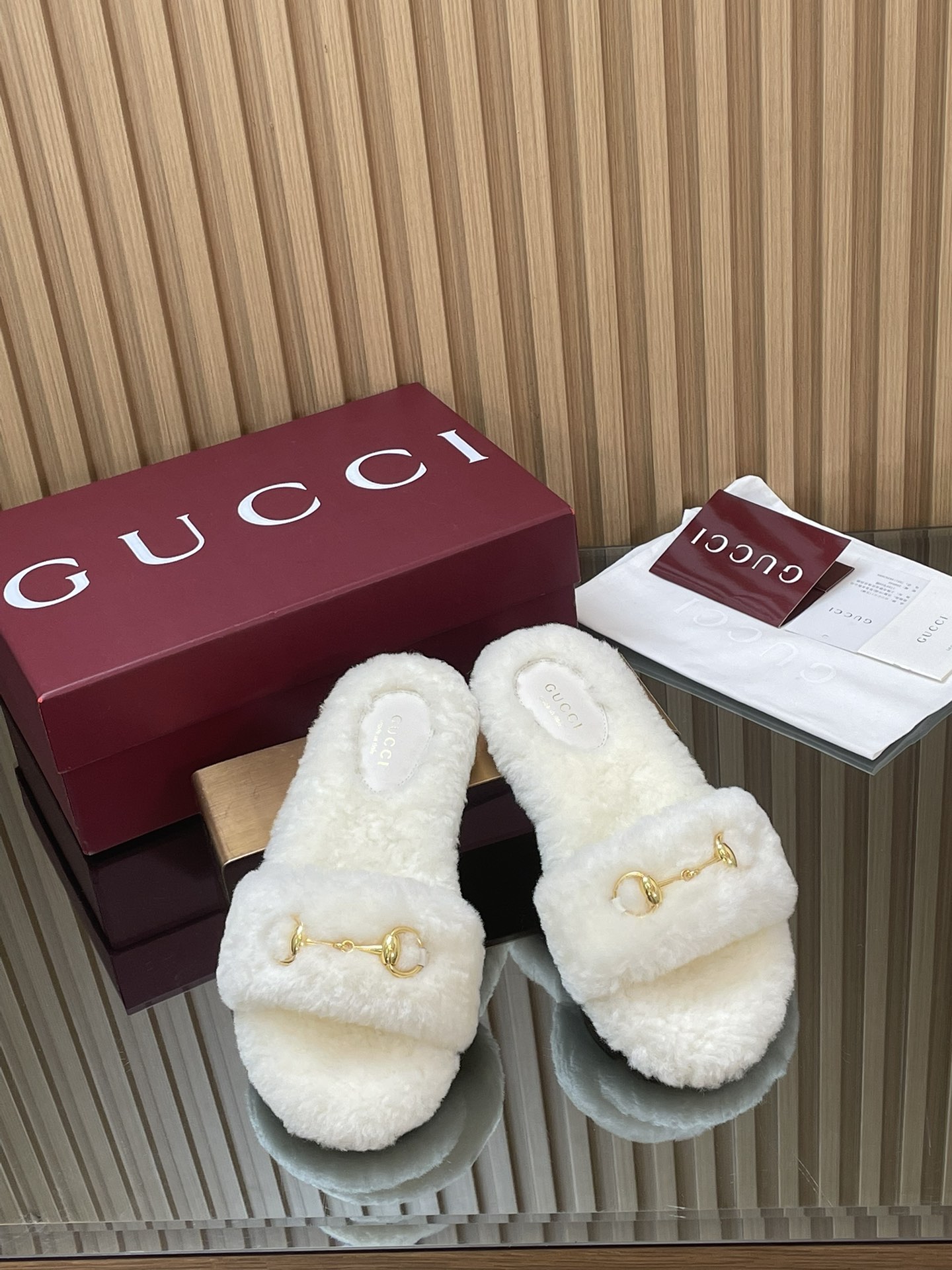 GUCCI グッチ フラットシューズ 本革 軽量 ファー ホワイト