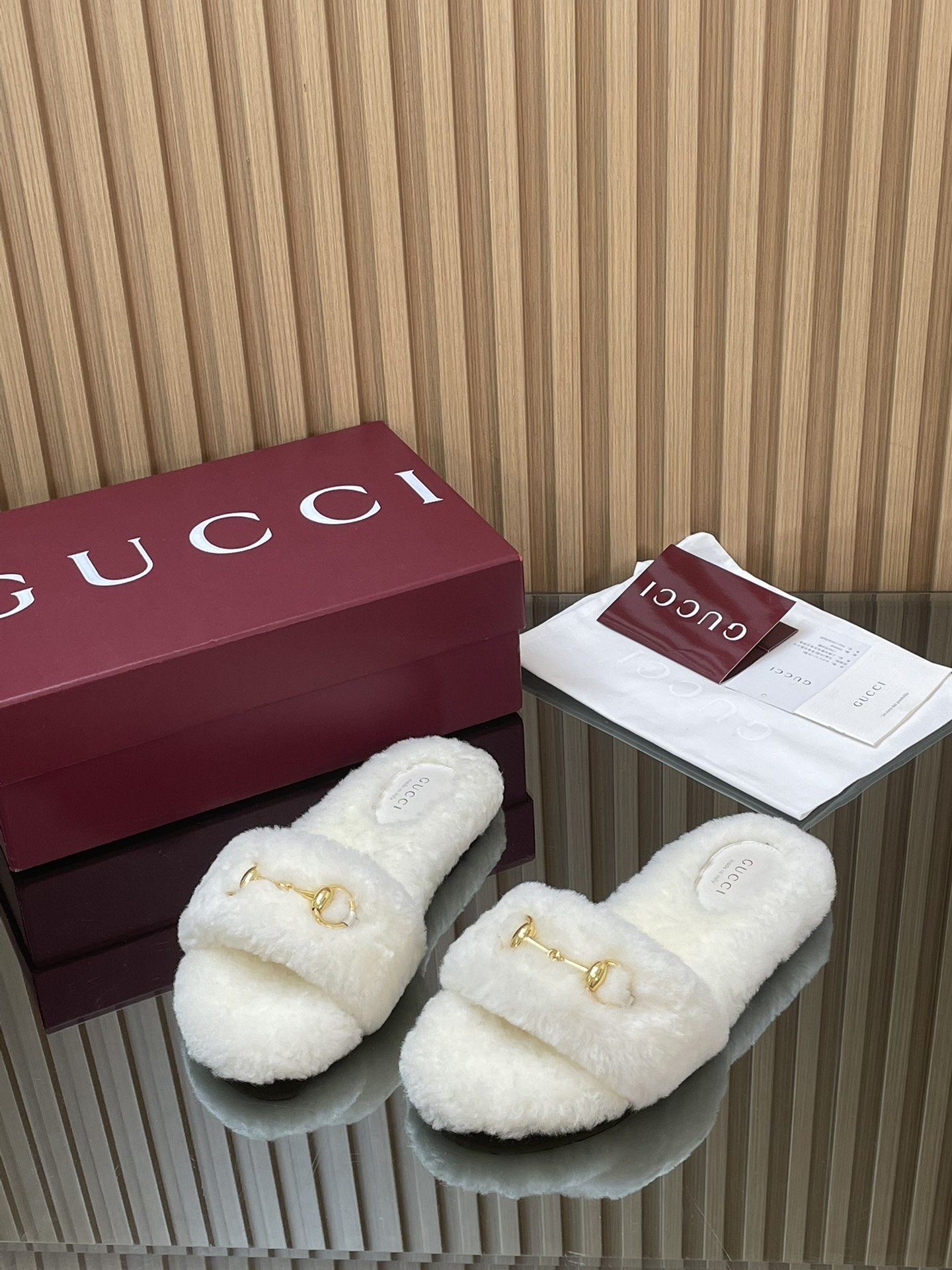 GUCCI グッチ フラットシューズ 本革 軽量 ファー ホワイト - 画像 3