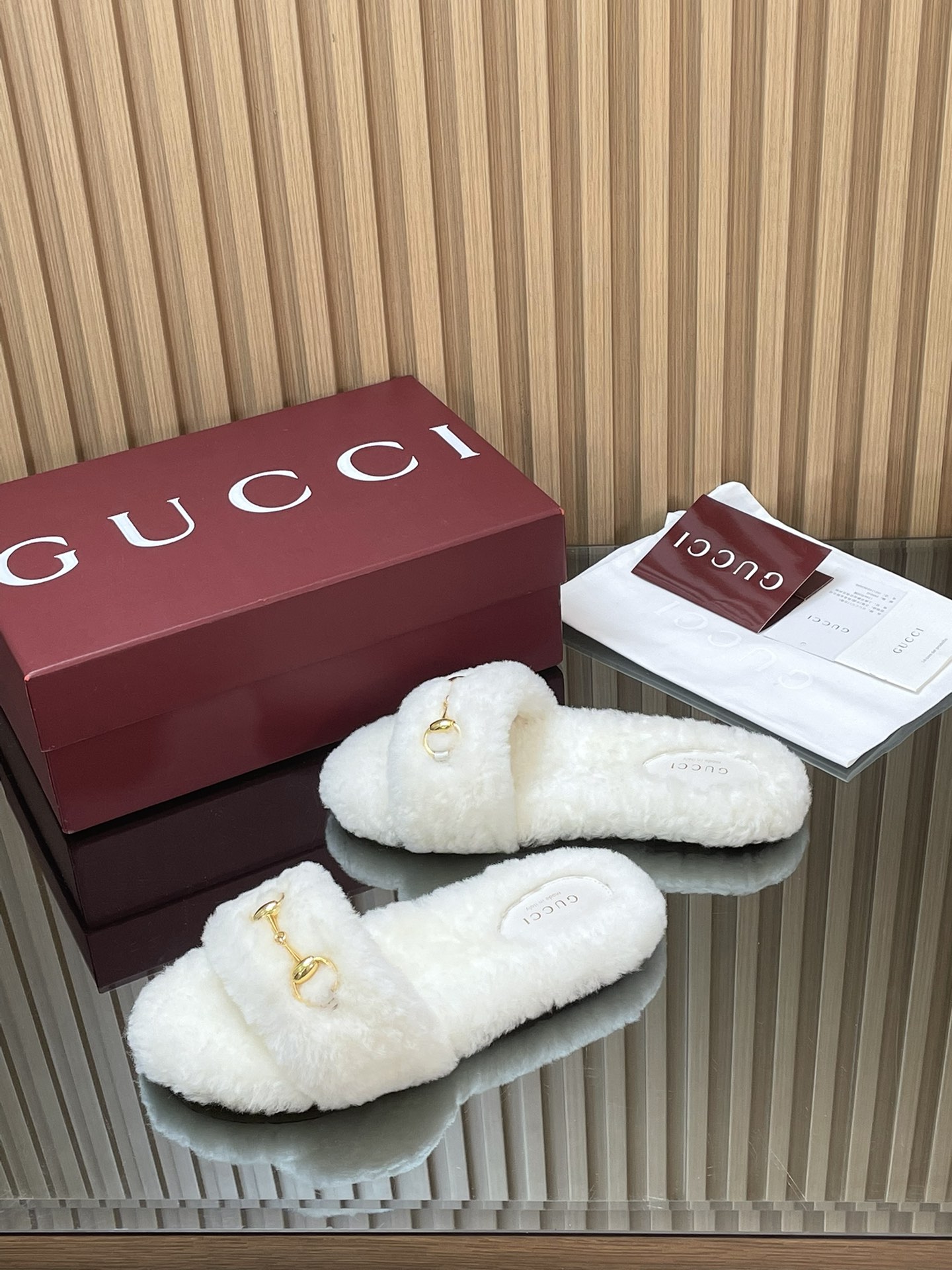GUCCI グッチ フラットシューズ 本革 軽量 ファー ホワイト - 画像 4