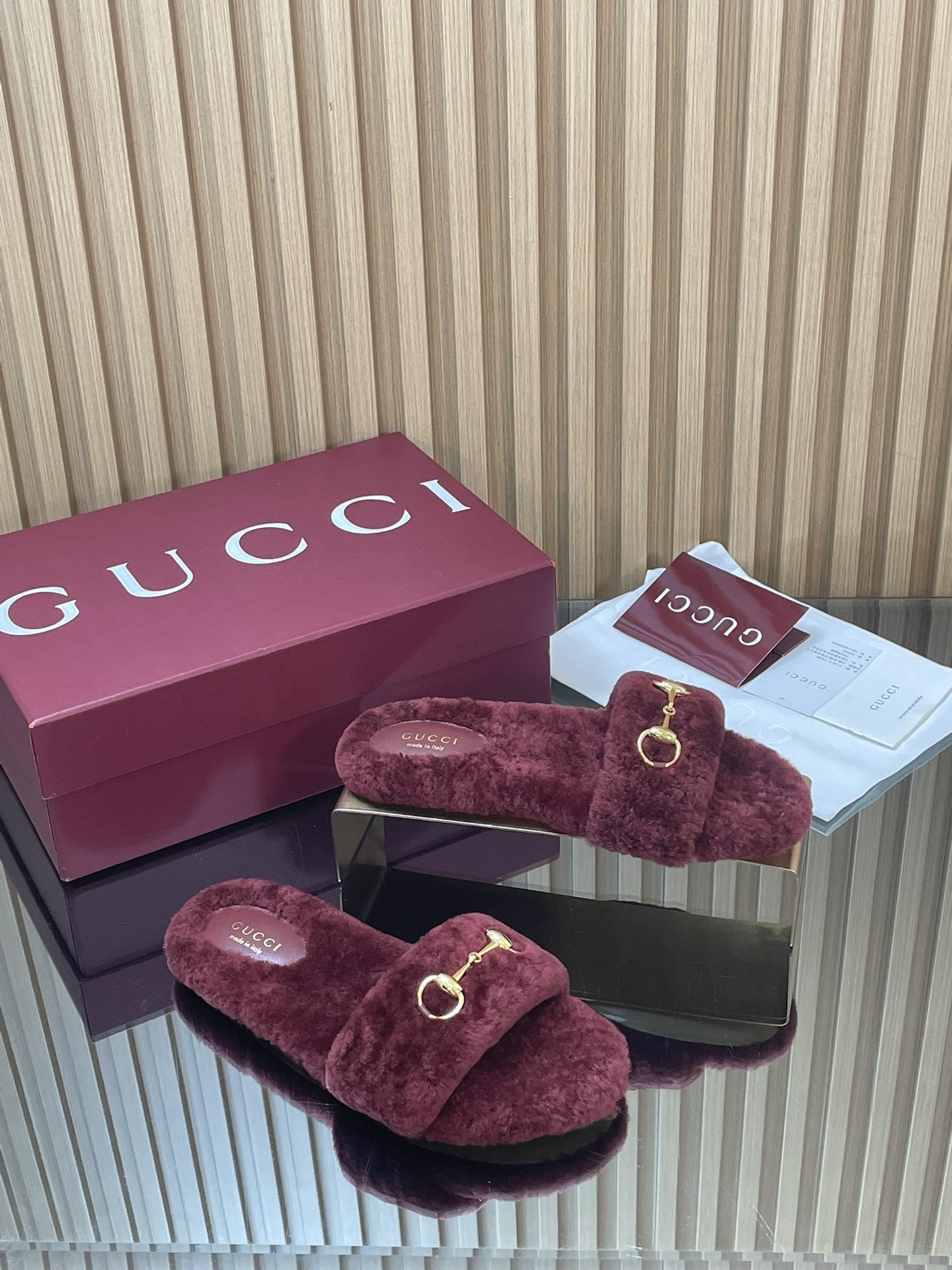 GUCCI グッチ フラットシューズ ファー ホワイトカラー ブラック - 画像 2