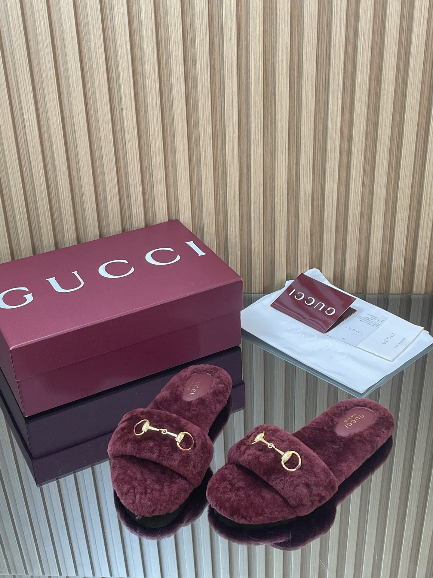 GUCCI グッチ フラットシューズ ファー ホワイトカラー ブラック - 画像 3