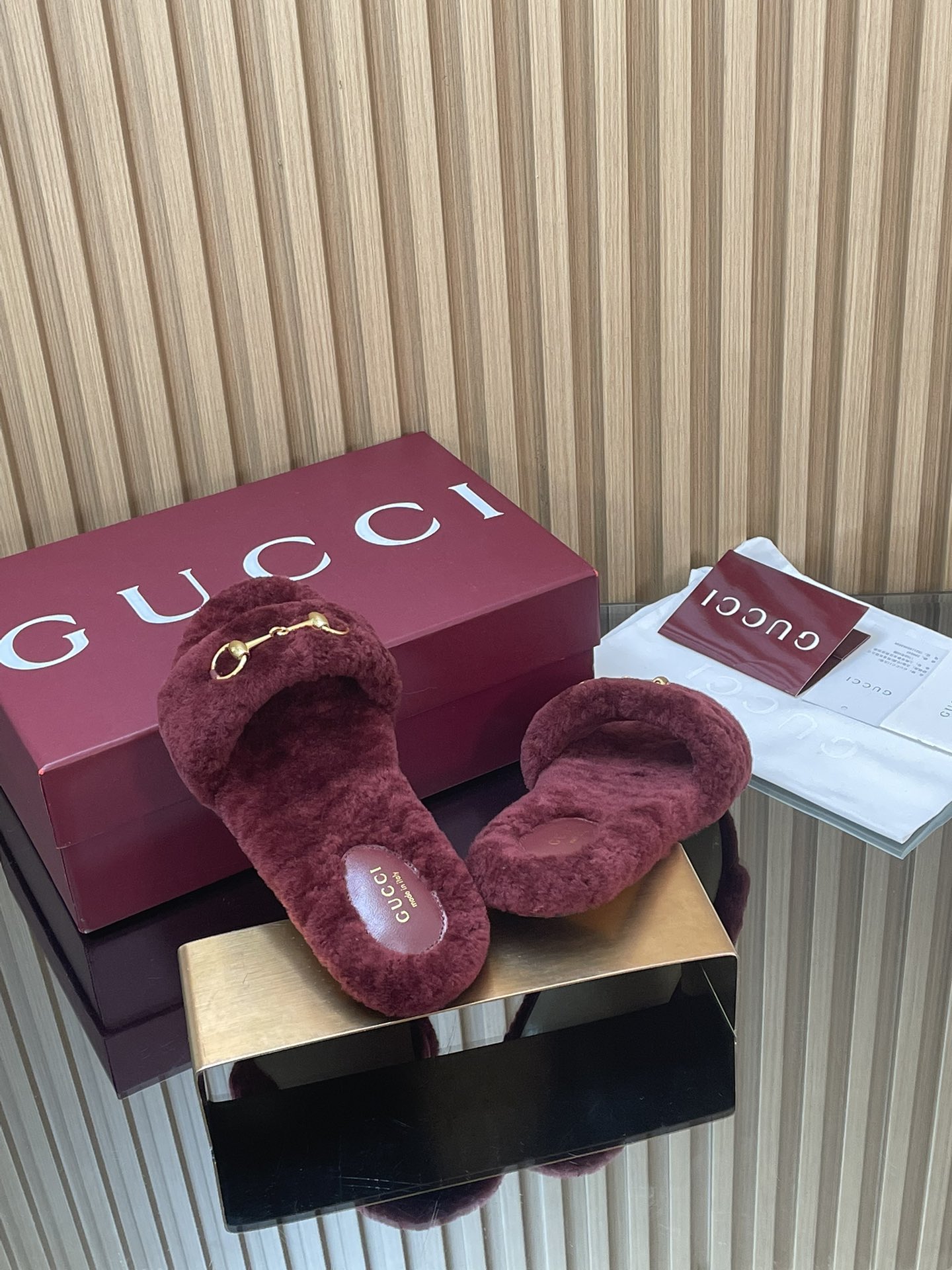GUCCI グッチ フラットシューズ ファー ホワイトカラー ブラック - 画像 5