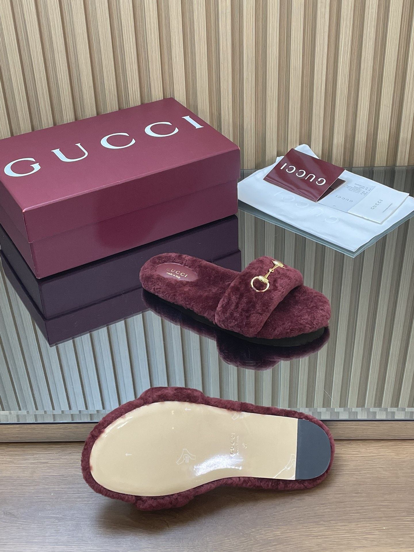 GUCCI グッチ フラットシューズ ファー ホワイトカラー ブラック - 画像 9