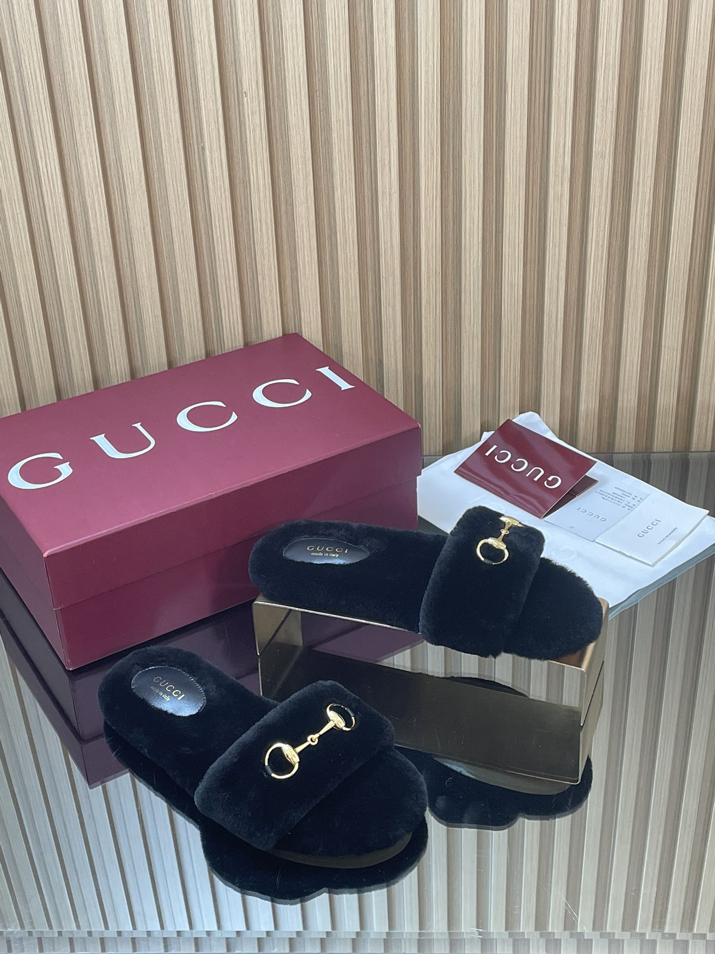 GUCCI グッチ フラットシューズ 本革 通勤 ブラック - 画像 2