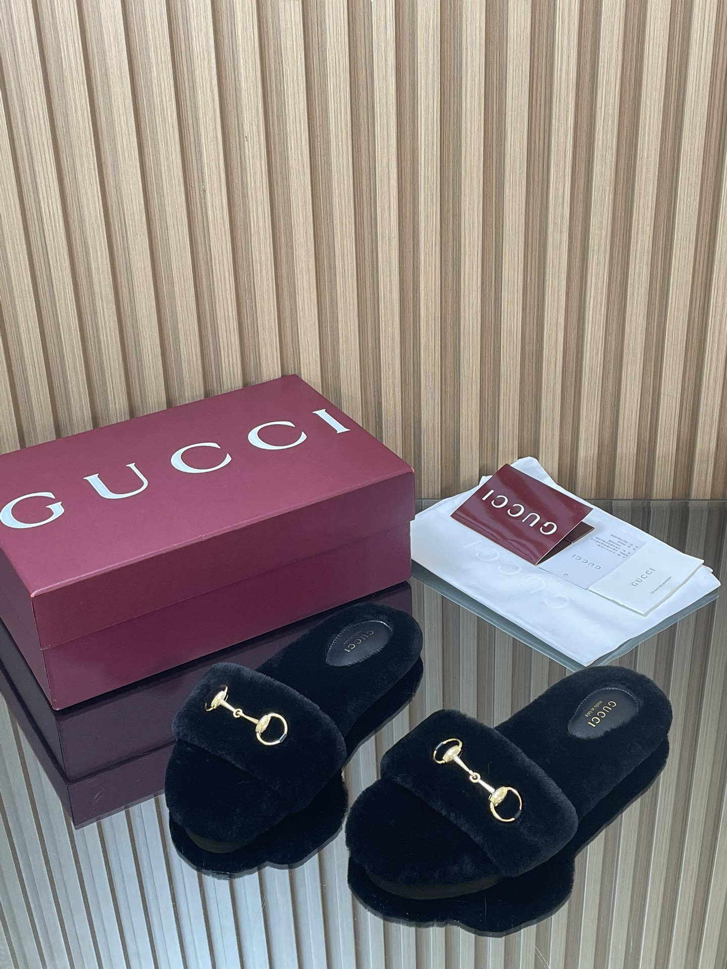 GUCCI グッチ フラットシューズ 本革 通勤 ブラック - 画像 3