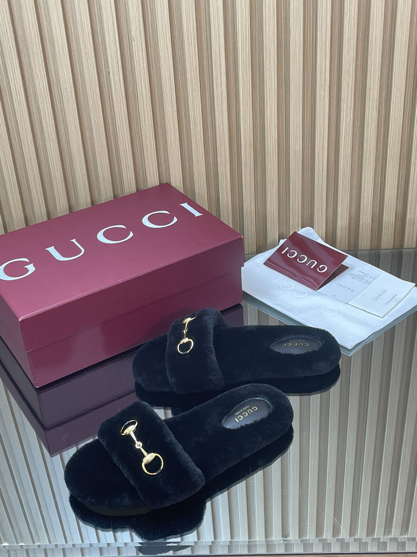 GUCCI グッチ フラットシューズ 本革 通勤 ブラック - 画像 4
