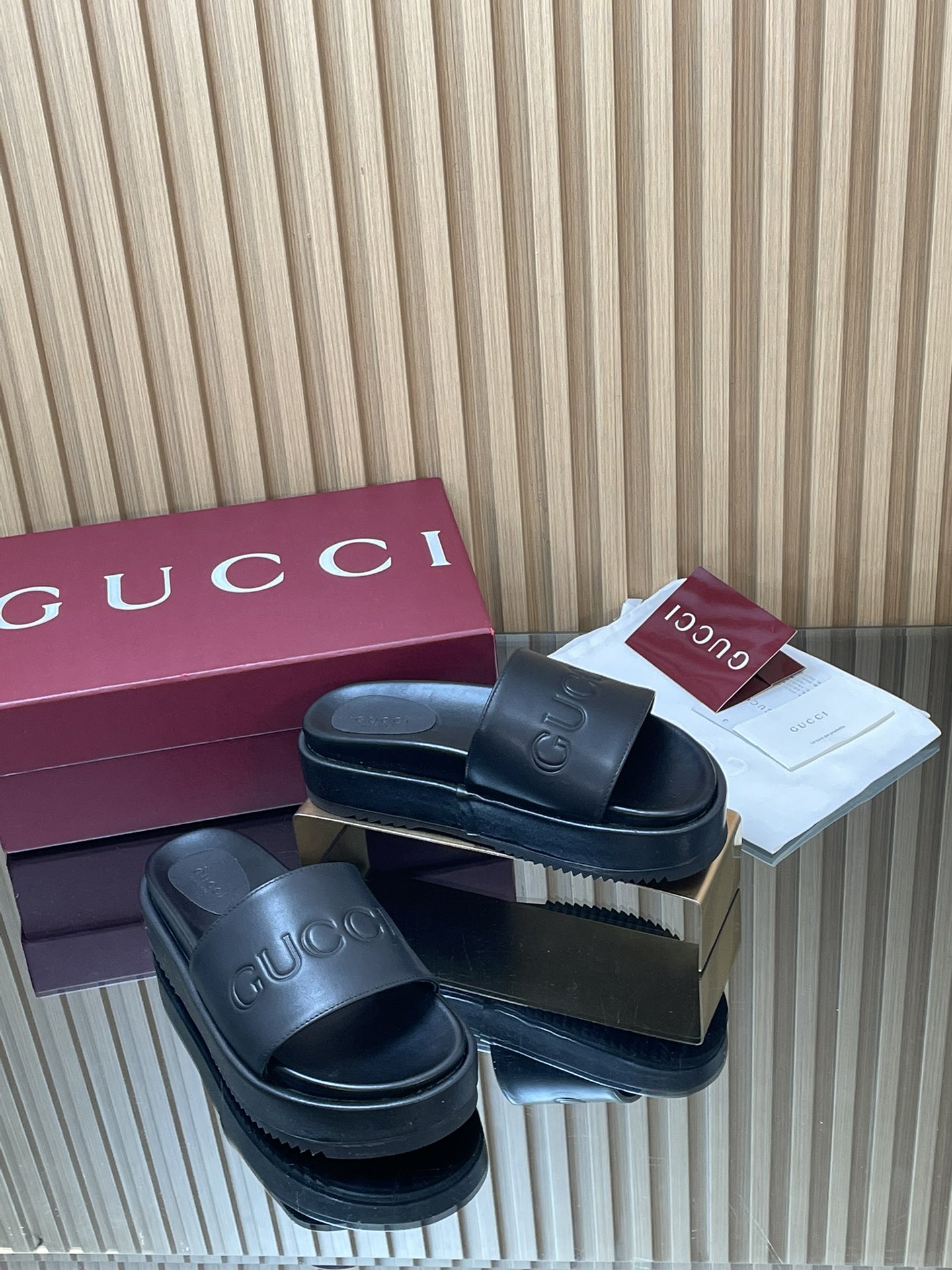 GUCCI グッチ フラットシューズ 本革 ブラック - 画像 2