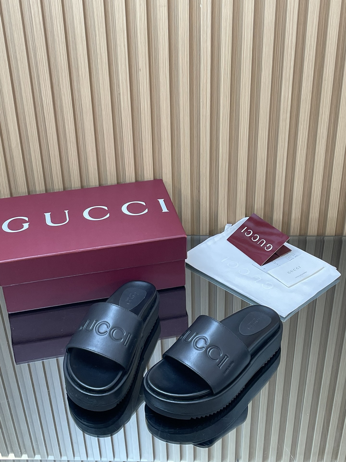 GUCCI グッチ フラットシューズ 本革 ブラック - 画像 3