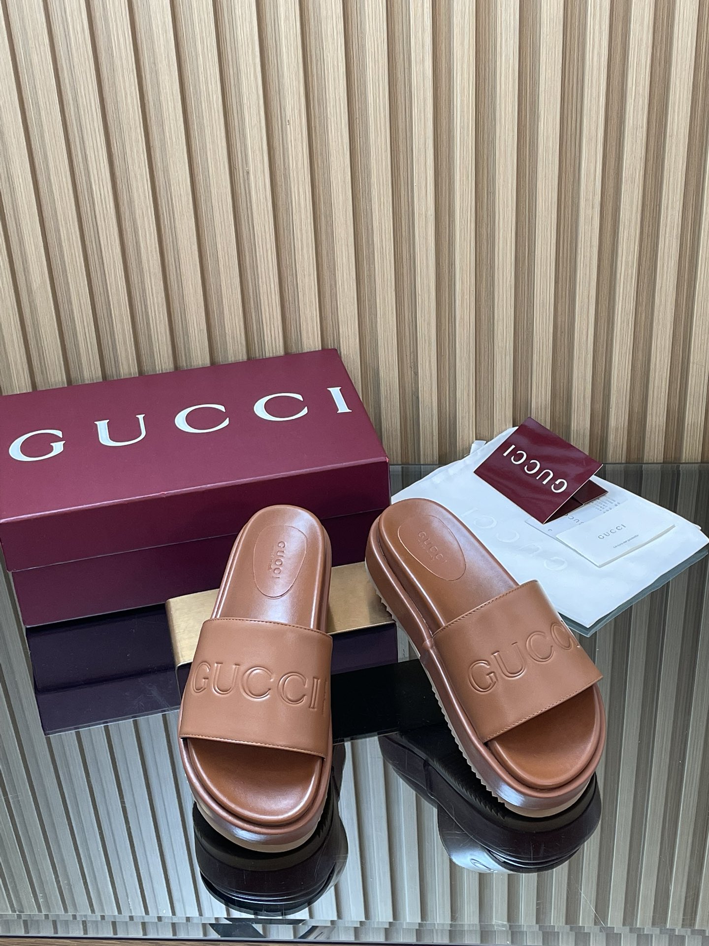 GUCCI グッチ フラットシューズ 本革 撥水 メンズ シューズ ブラック