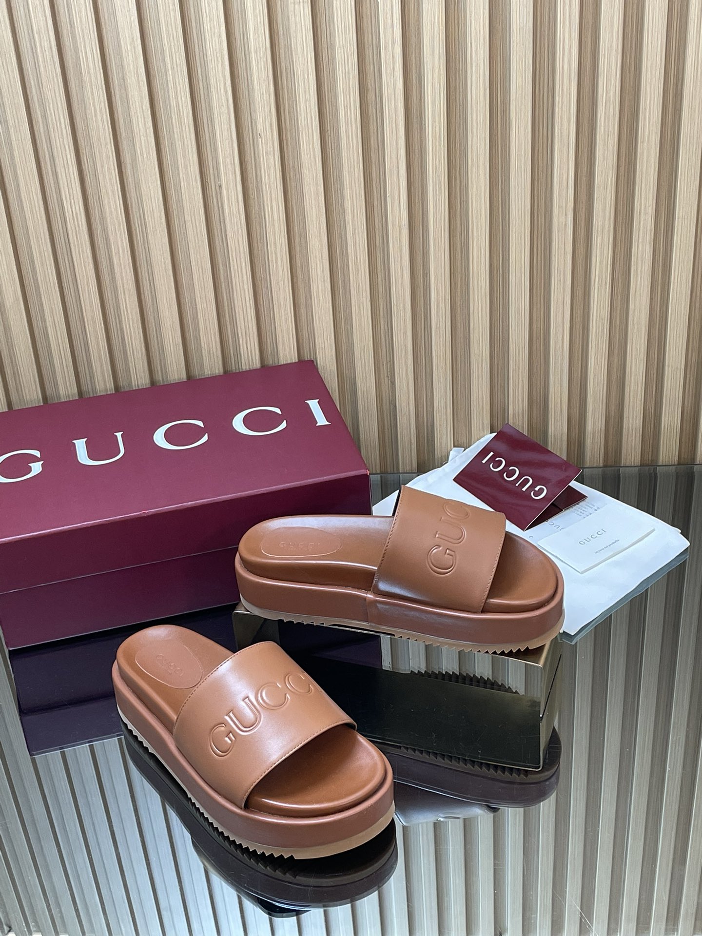 GUCCI グッチ フラットシューズ 本革 撥水 メンズ シューズ ブラック - 画像 2