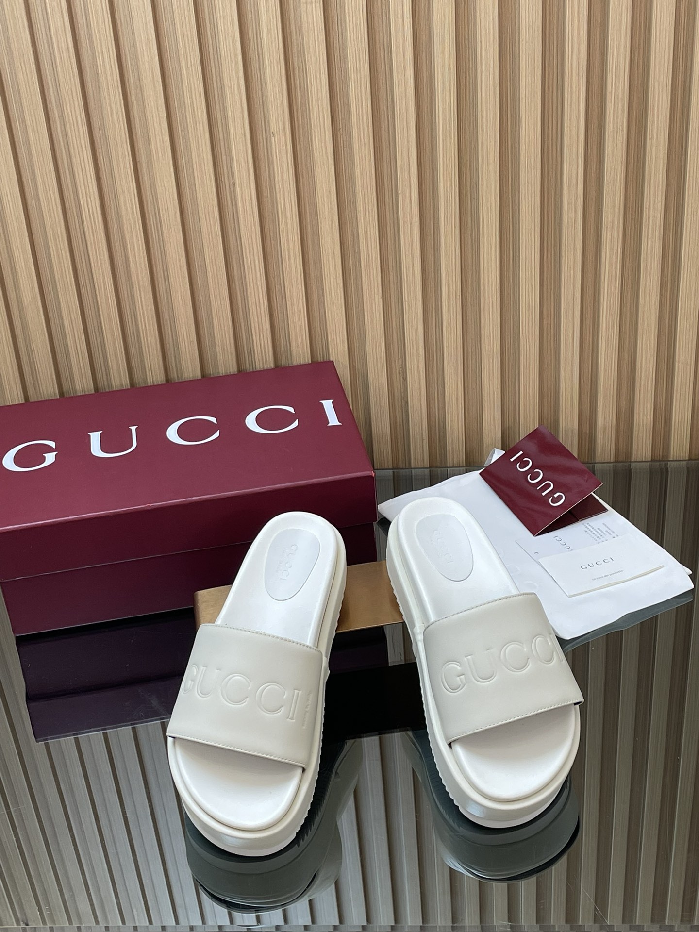 GUCCI グッチ フラットシューズ 本革 通勤 通学 ブラック