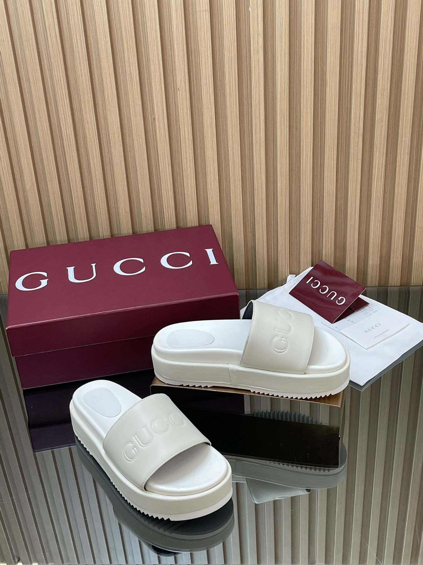 GUCCI グッチ フラットシューズ 本革 通勤 通学 ブラック - 画像 2