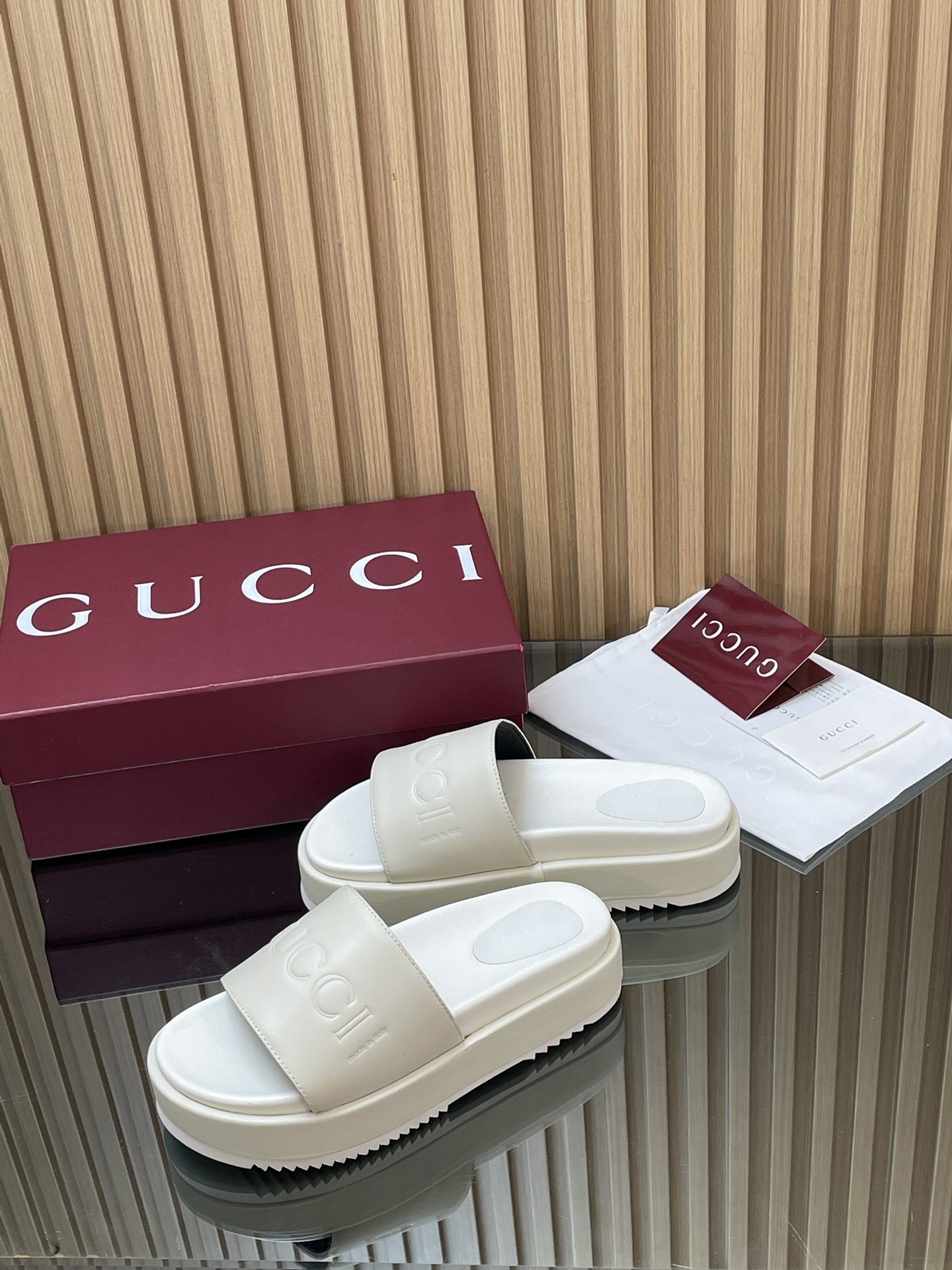 GUCCI グッチ フラットシューズ 本革 通勤 通学 ブラック - 画像 4