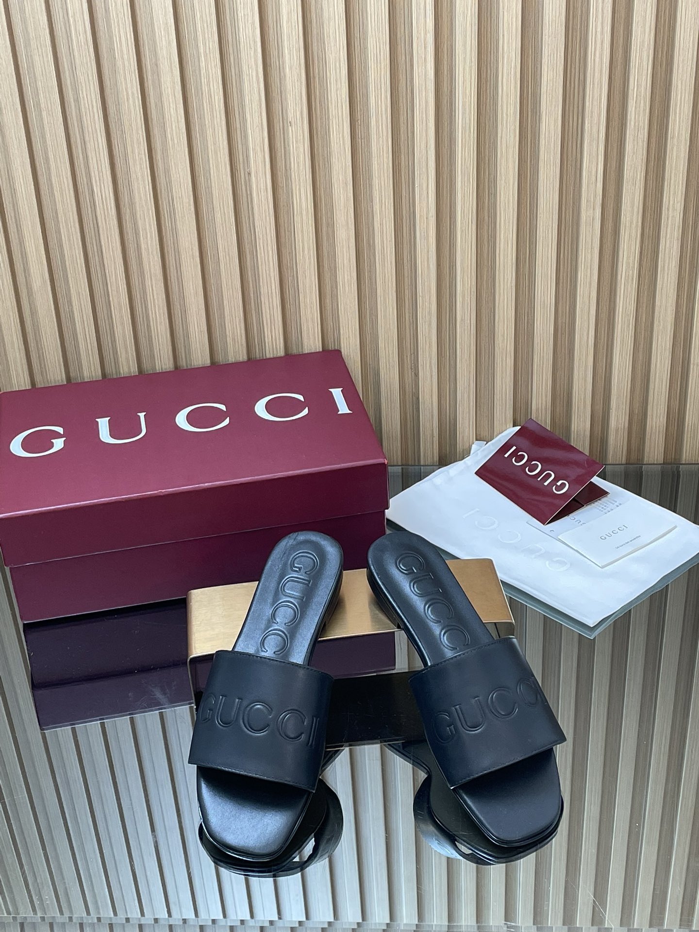 GUCCI グッチ フラットシューズ 本革 通勤 ブラック