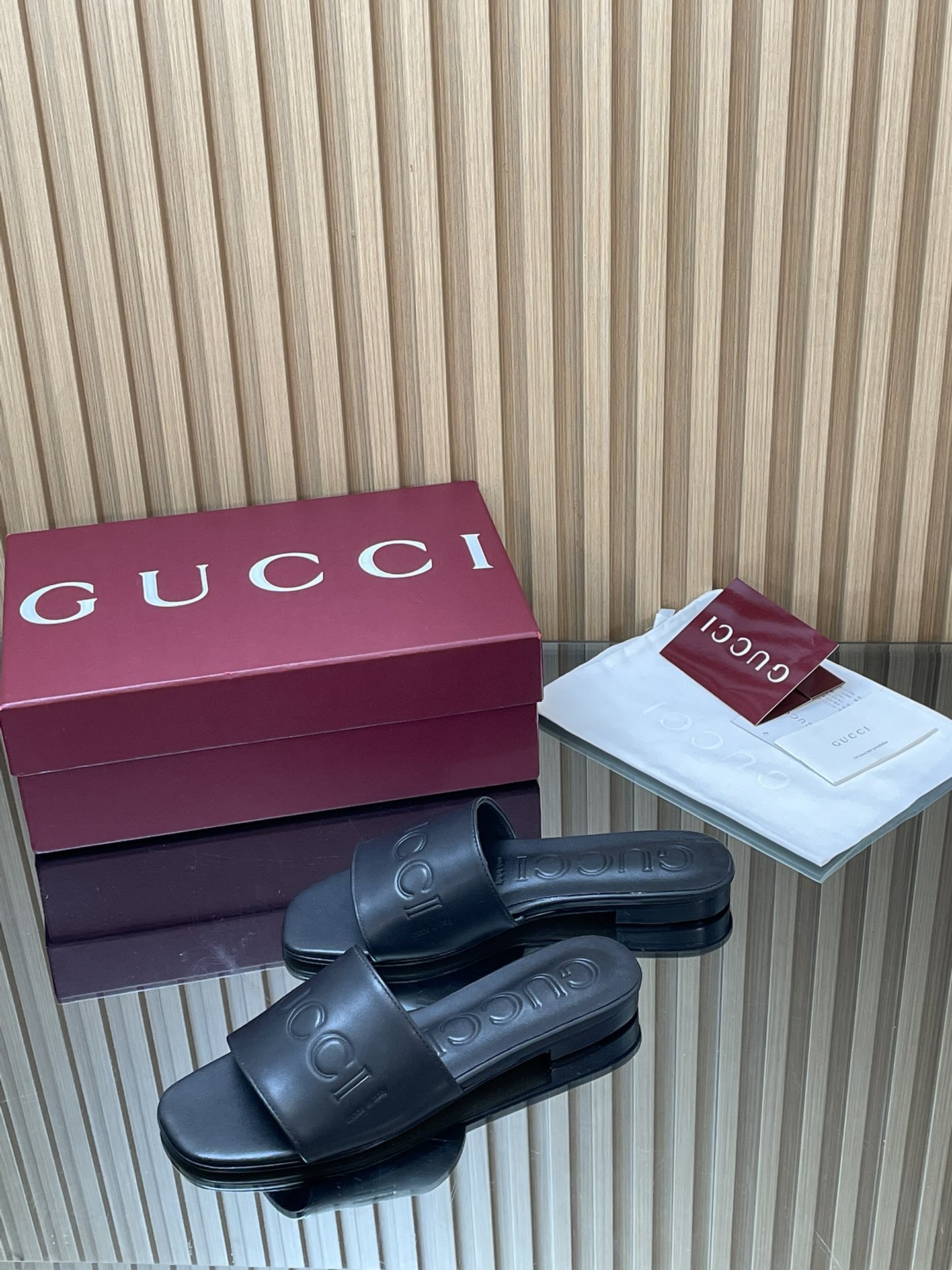 GUCCI グッチ フラットシューズ 本革 通勤 ブラック - 画像 4