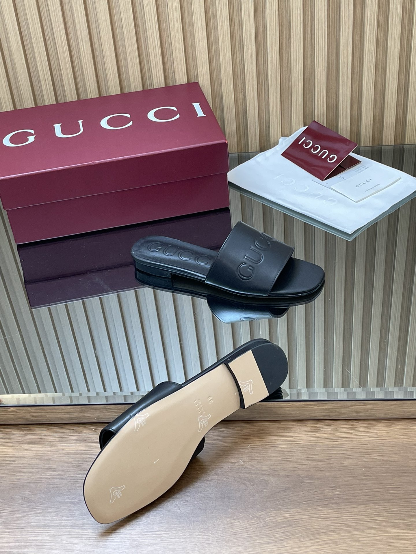 GUCCI グッチ フラットシューズ 本革 通勤 ブラック - 画像 9