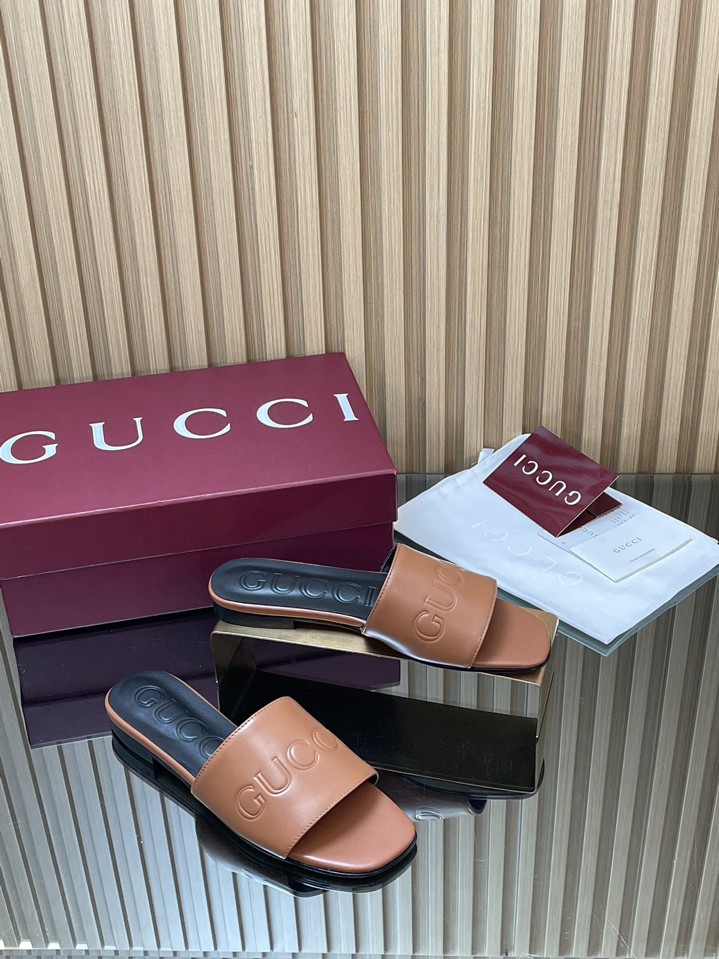 GUCCI グッチ フラットシューズ 本革 通勤 ブラウン - 画像 2
