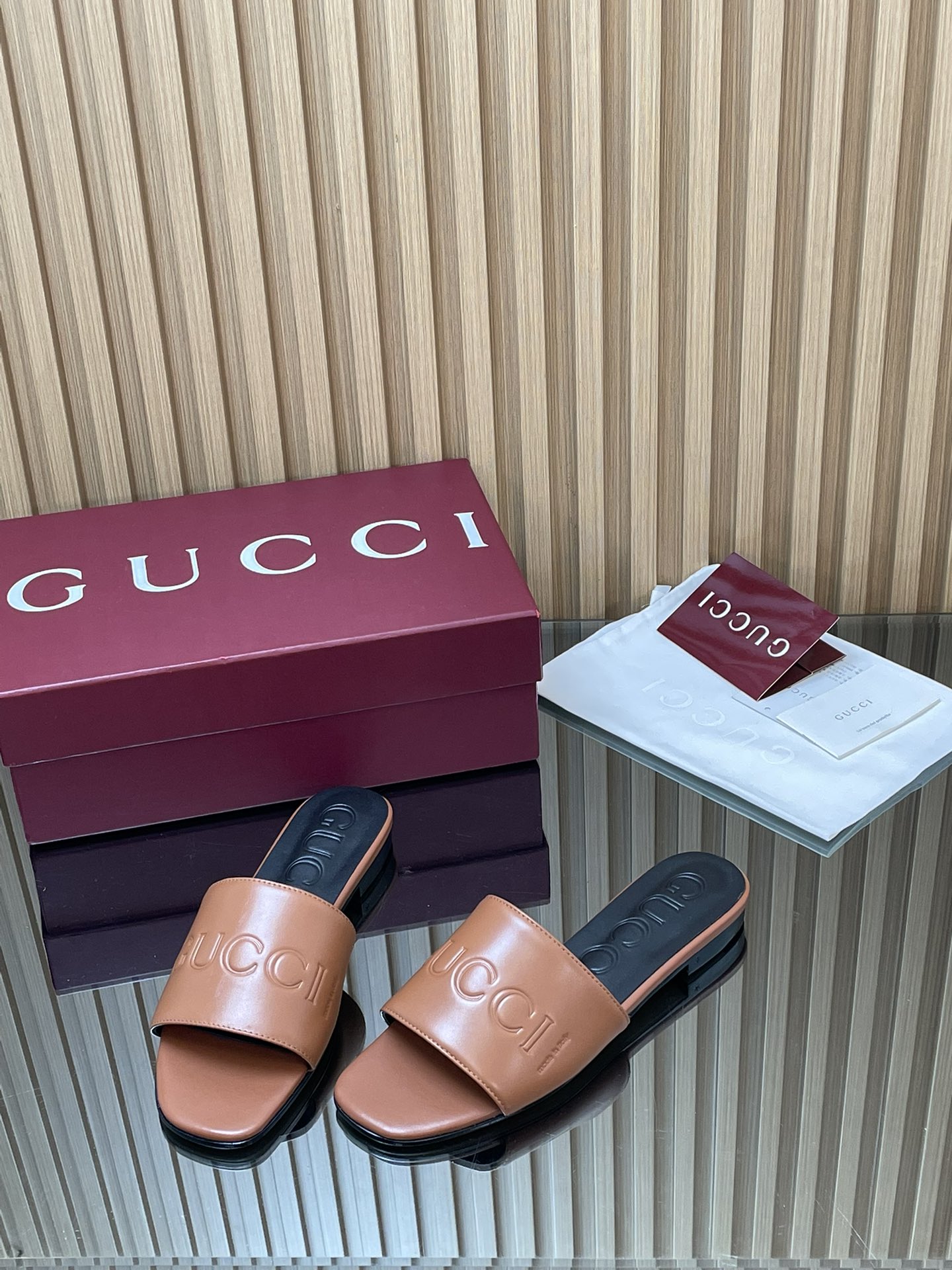 GUCCI グッチ フラットシューズ 本革 通勤 ブラウン - 画像 3