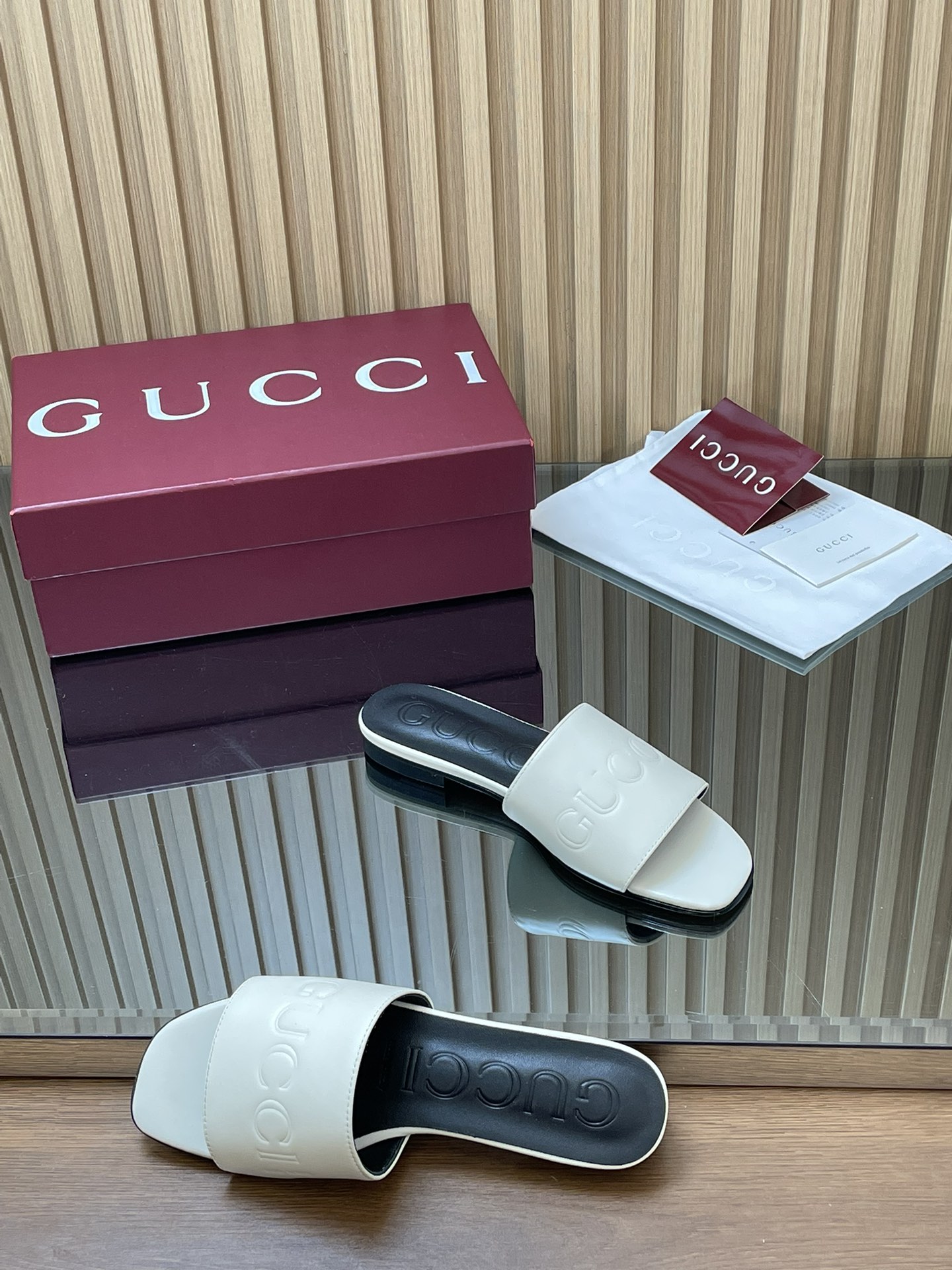 GUCCI グッチ フラットシューズ 本革 通勤 通学 ブラック ホワイト - 画像 6