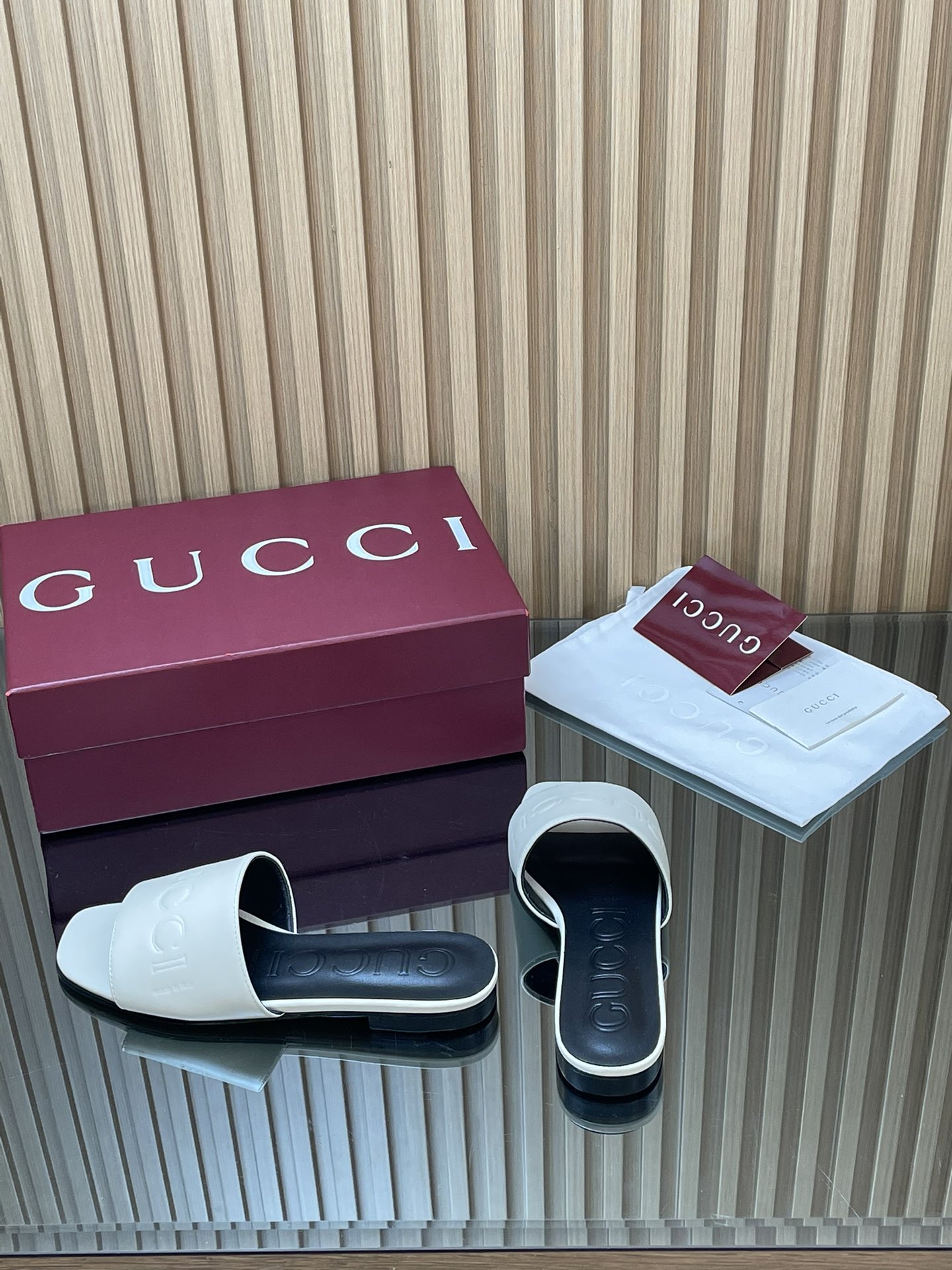 GUCCI グッチ フラットシューズ 本革 通勤 通学 ブラック ホワイト - 画像 7