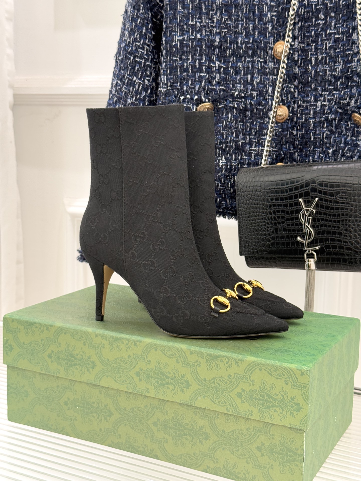 GUCCI グッチ フラットシューズ 本革 通勤 ブラック