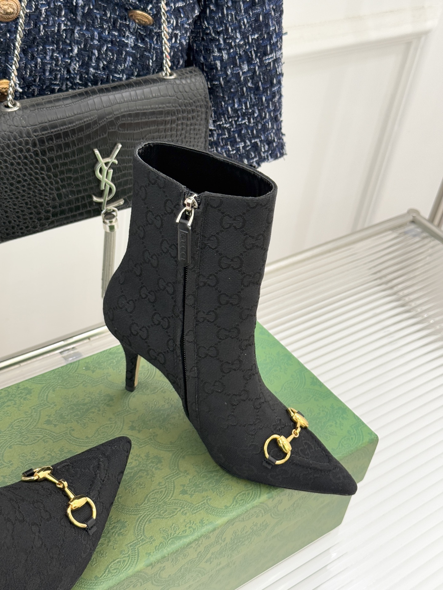 GUCCI グッチ フラットシューズ 本革 通勤 ブラック - 画像 3