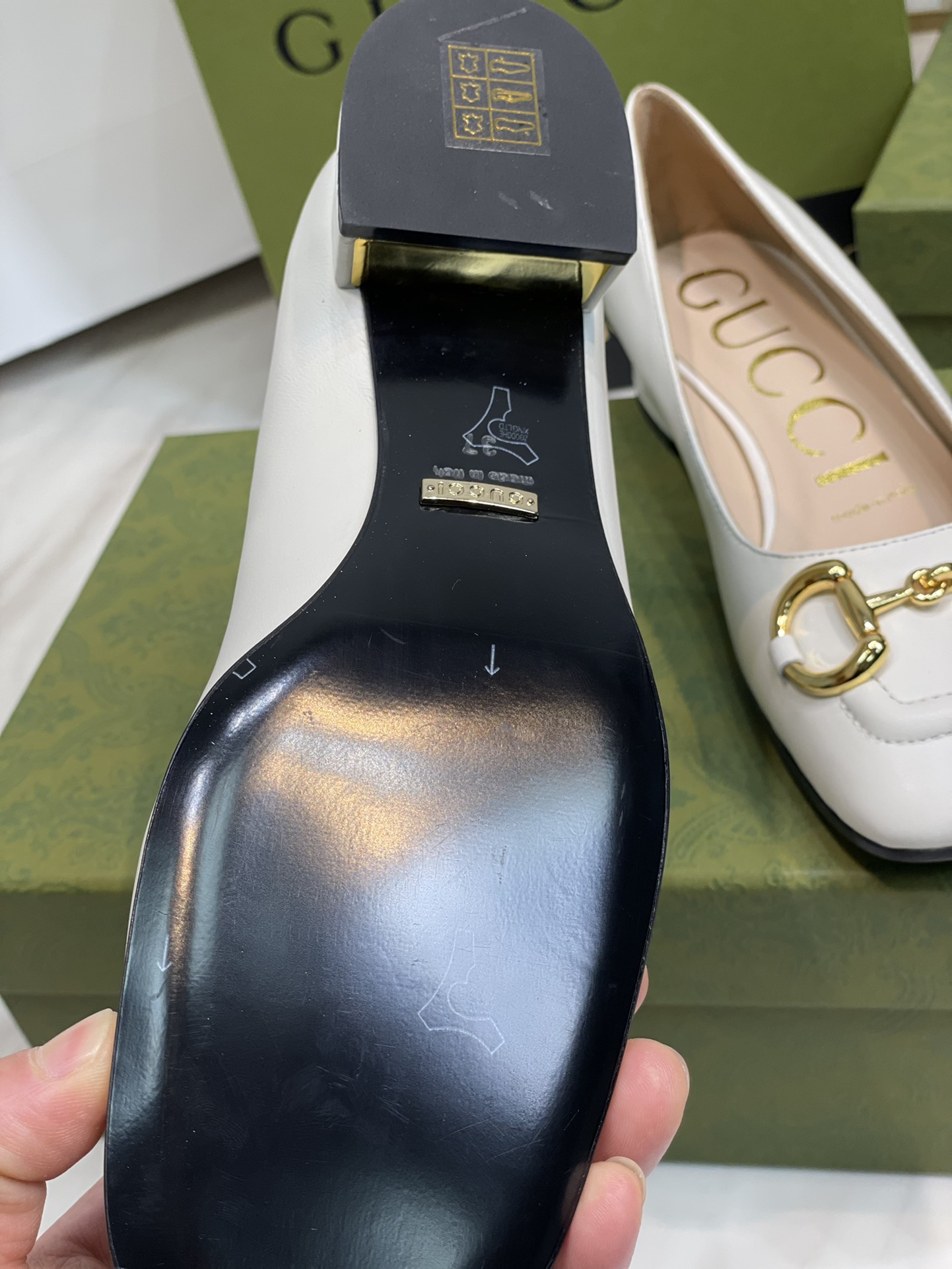 GUCCI グッチ フラットシューズ 本革 通勤 通学 ブラック - 画像 9