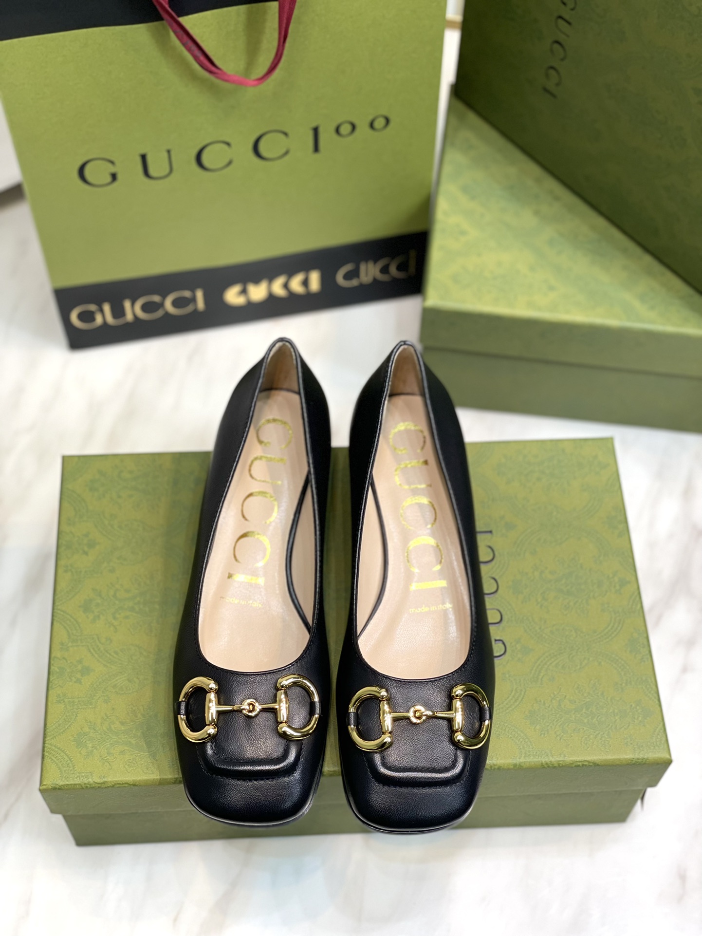 GUCCI グッチ フラットシューズ 本革 通勤 黒色