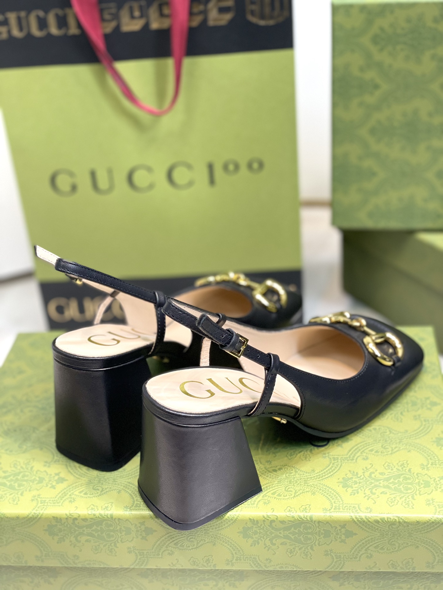 GUCCI グッチ フラットシューズ 本革 軽量 ブラック