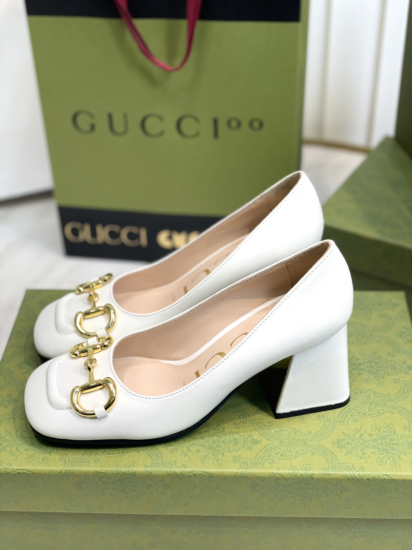 GUCCI グッチ フラットシューズ 本革 通勤 通学 ブラック - 画像 3