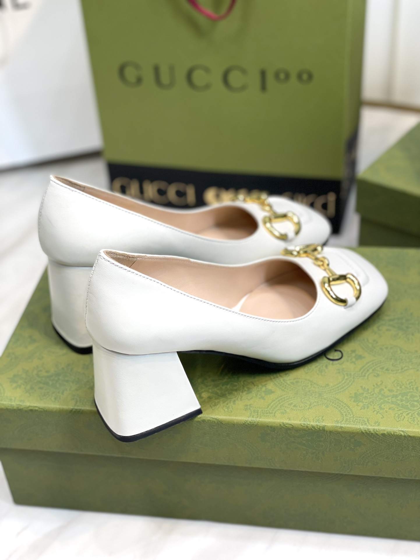 GUCCI グッチ フラットシューズ 本革 通勤 通学 ブラック - 画像 8