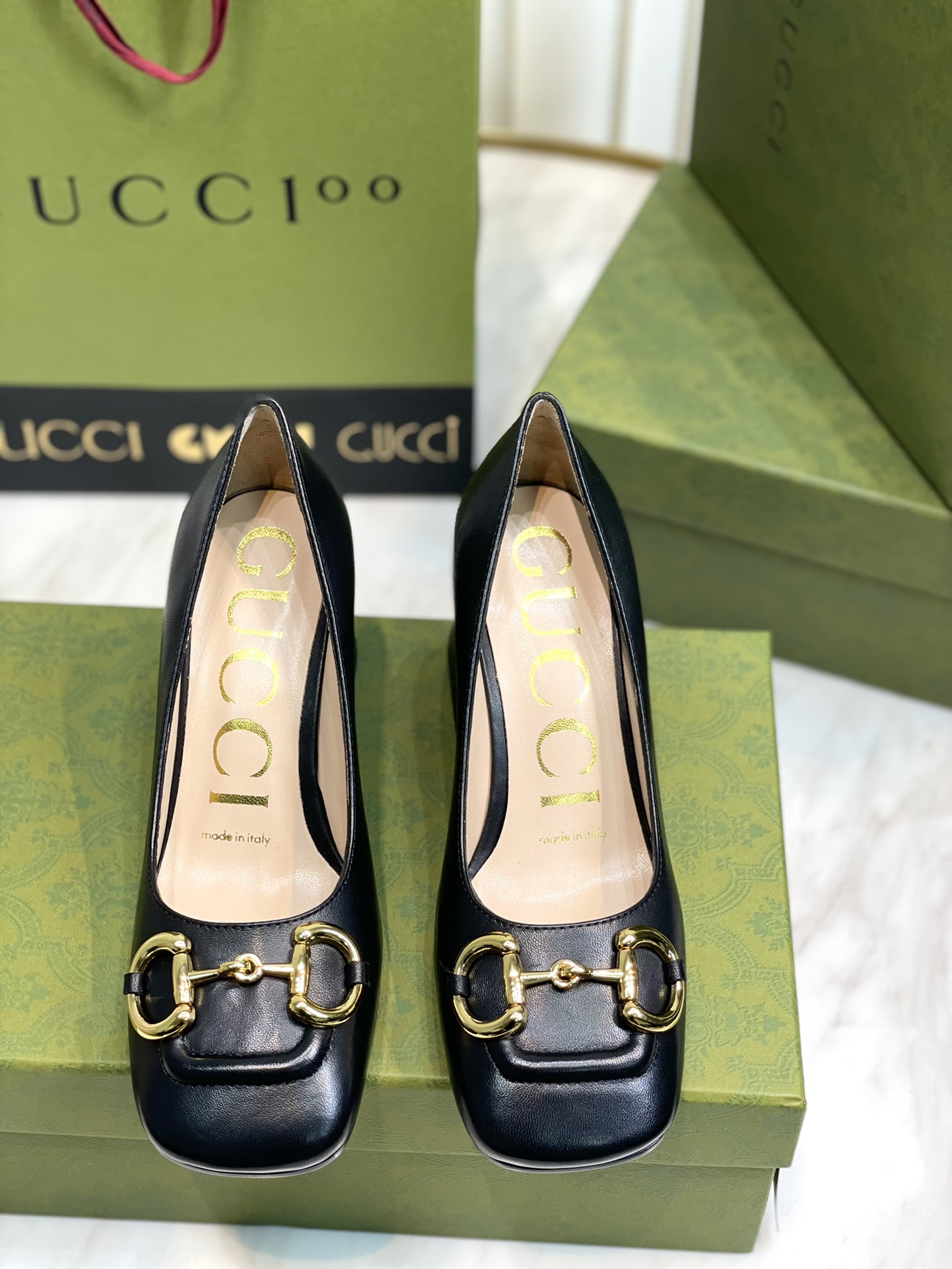 GUCCI グッチ フラットシューズ 本革 通勤 黒色