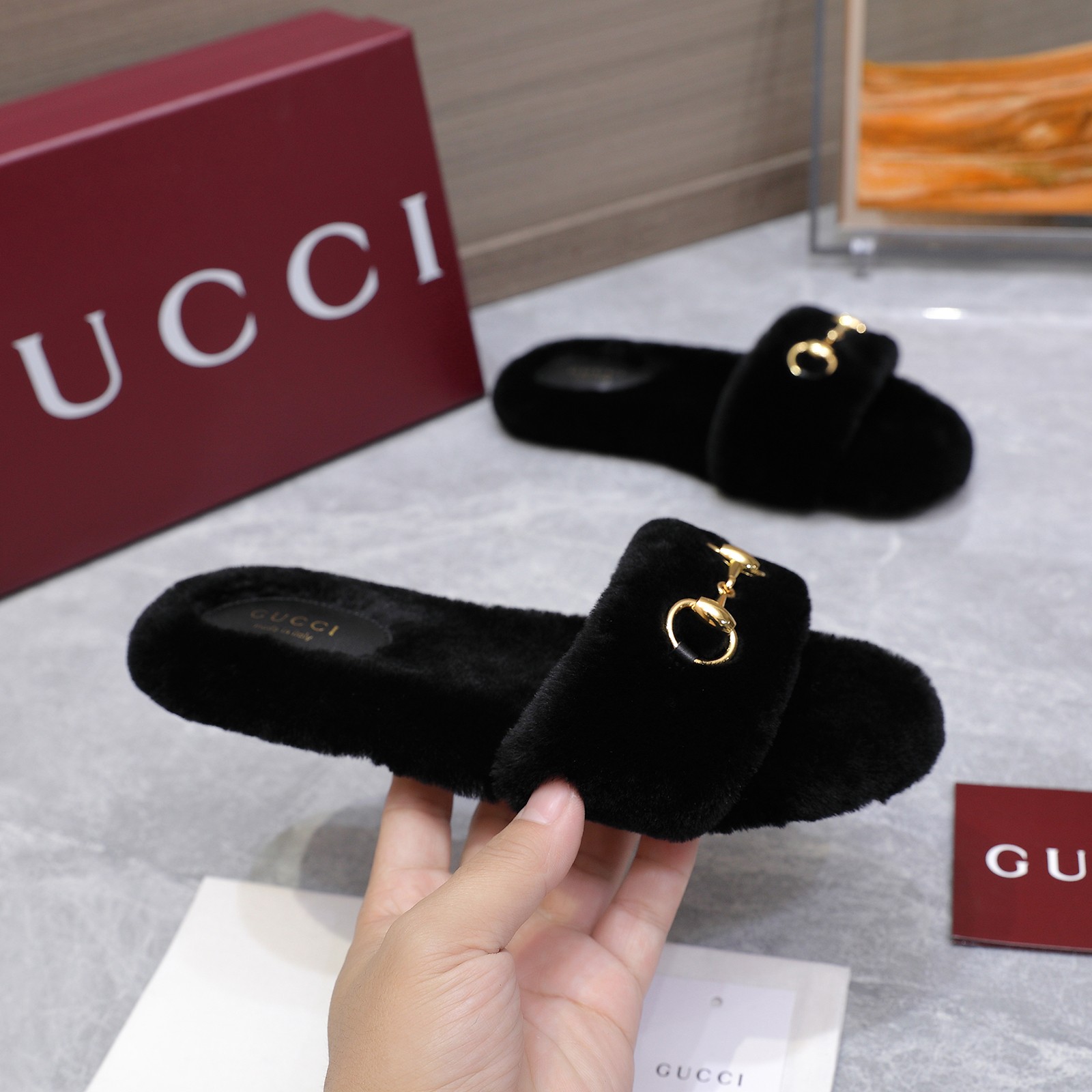 GUCCI グッチ フラットシューズ ファー メンズ レディース ブラック - 画像 5