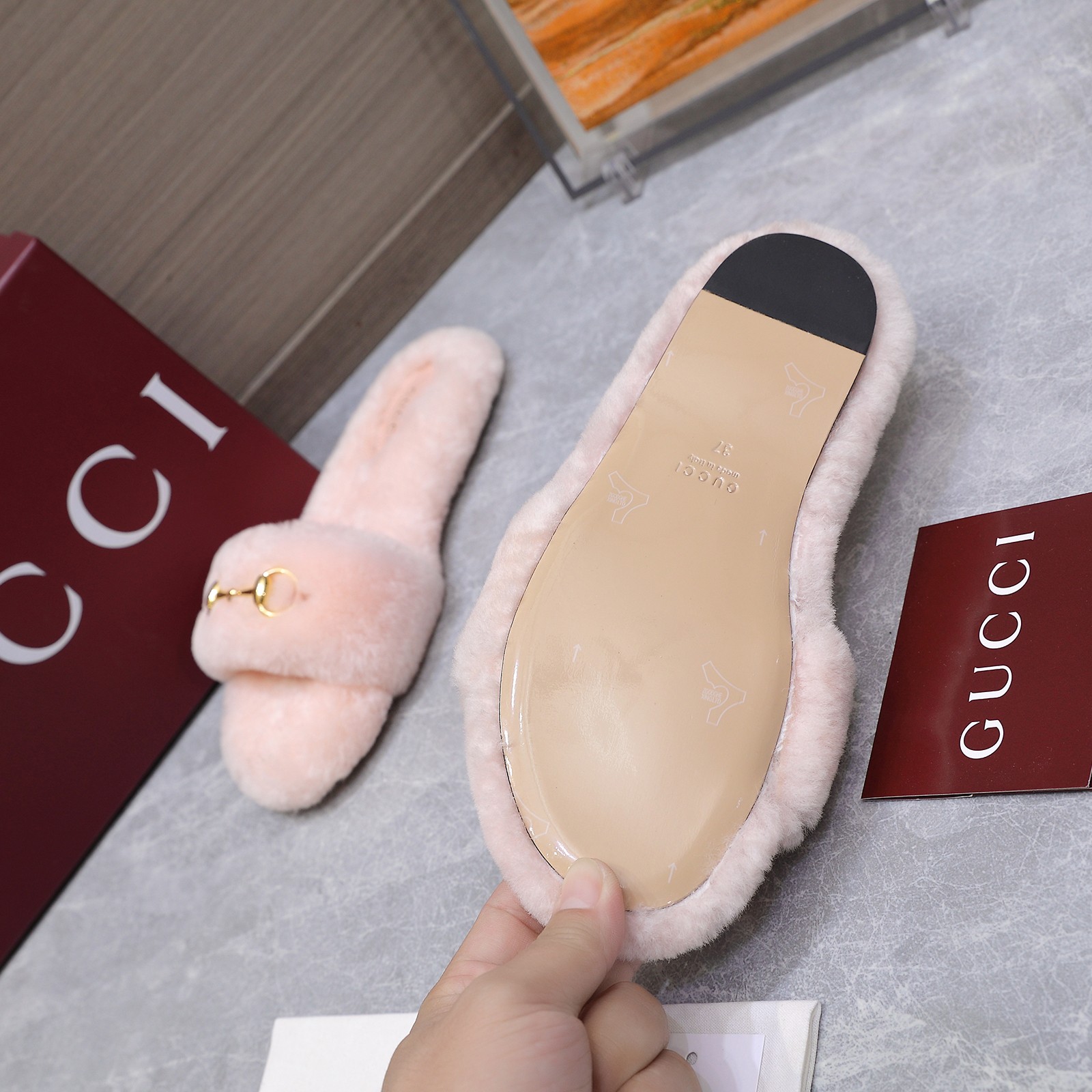 GUCCI グッチ フラットシューズ 本革 ファー ベージュ - 画像 2