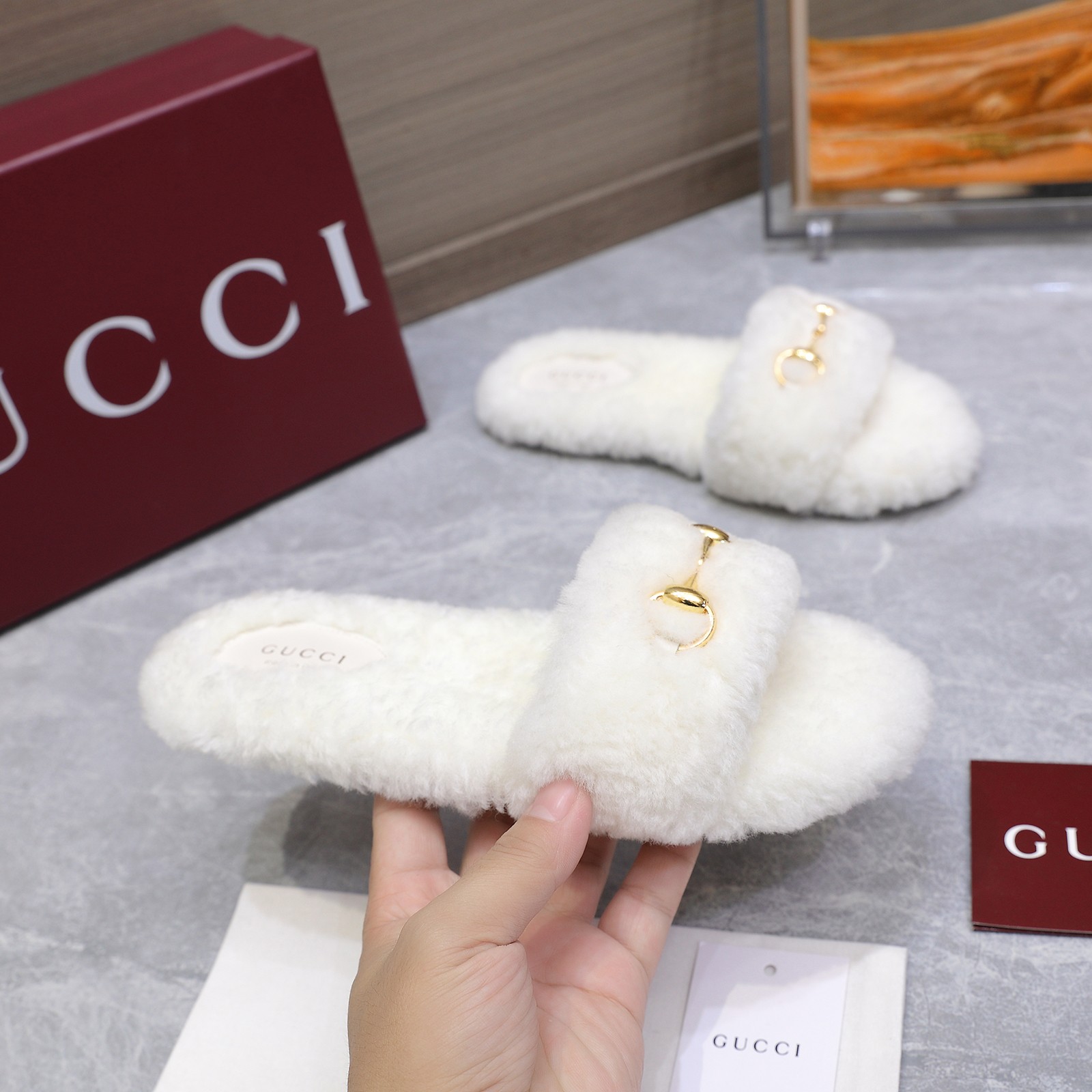 GUCCI グッチ フラットシューズ 本革 ファー ホワイト - 画像 2